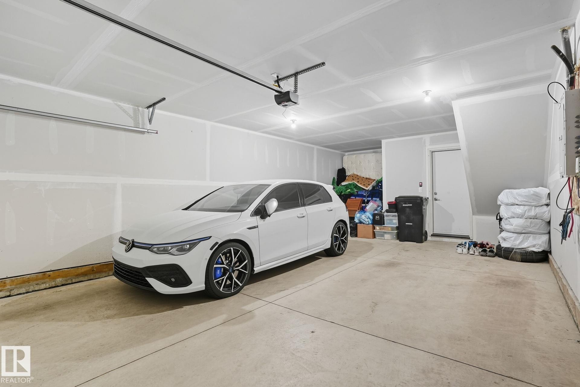 












3302 KULAY Way

,
Edmonton,




AB
T6W 1A5

