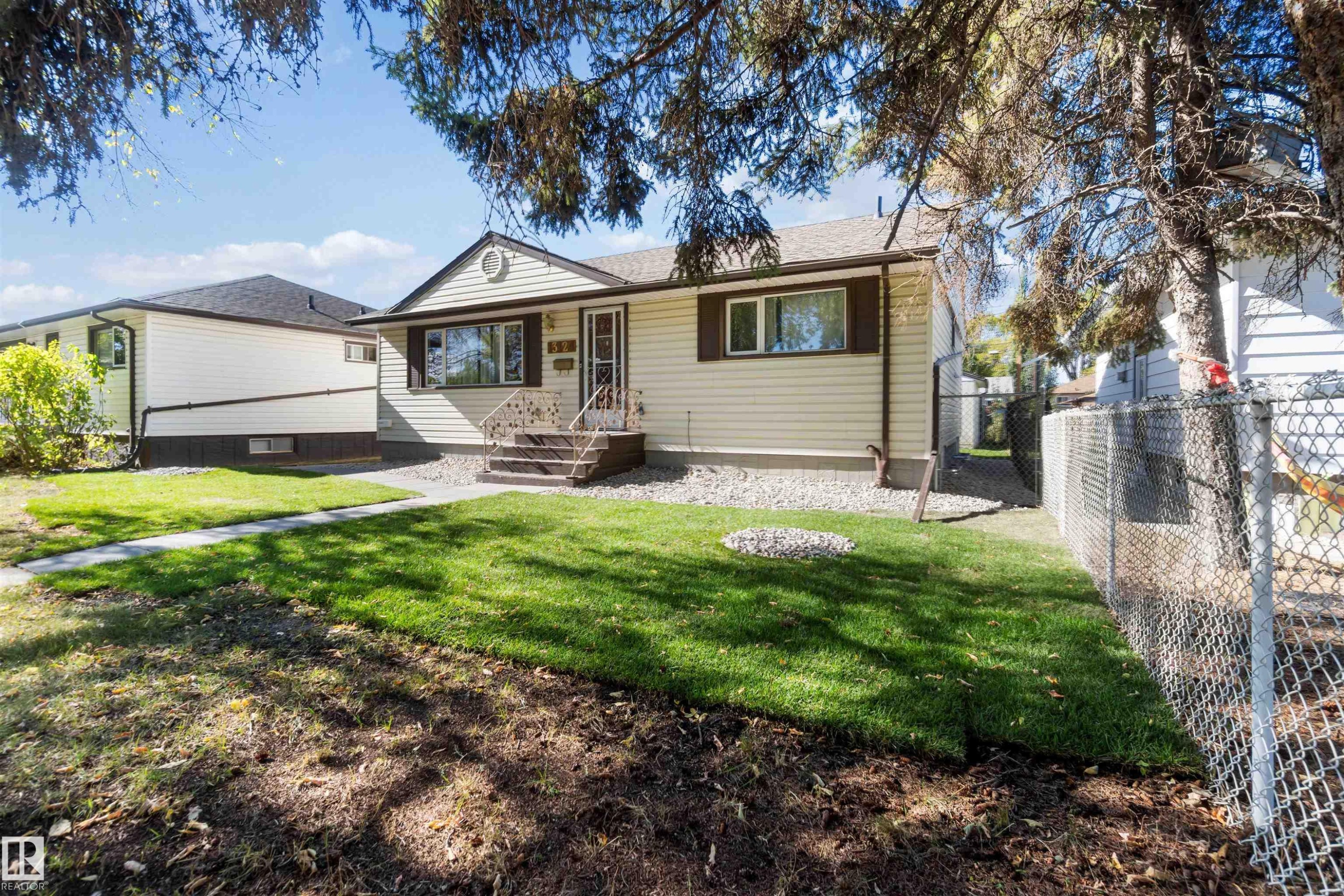 












13124 63 Street

,
Edmonton,




AB
T5A 0W8

