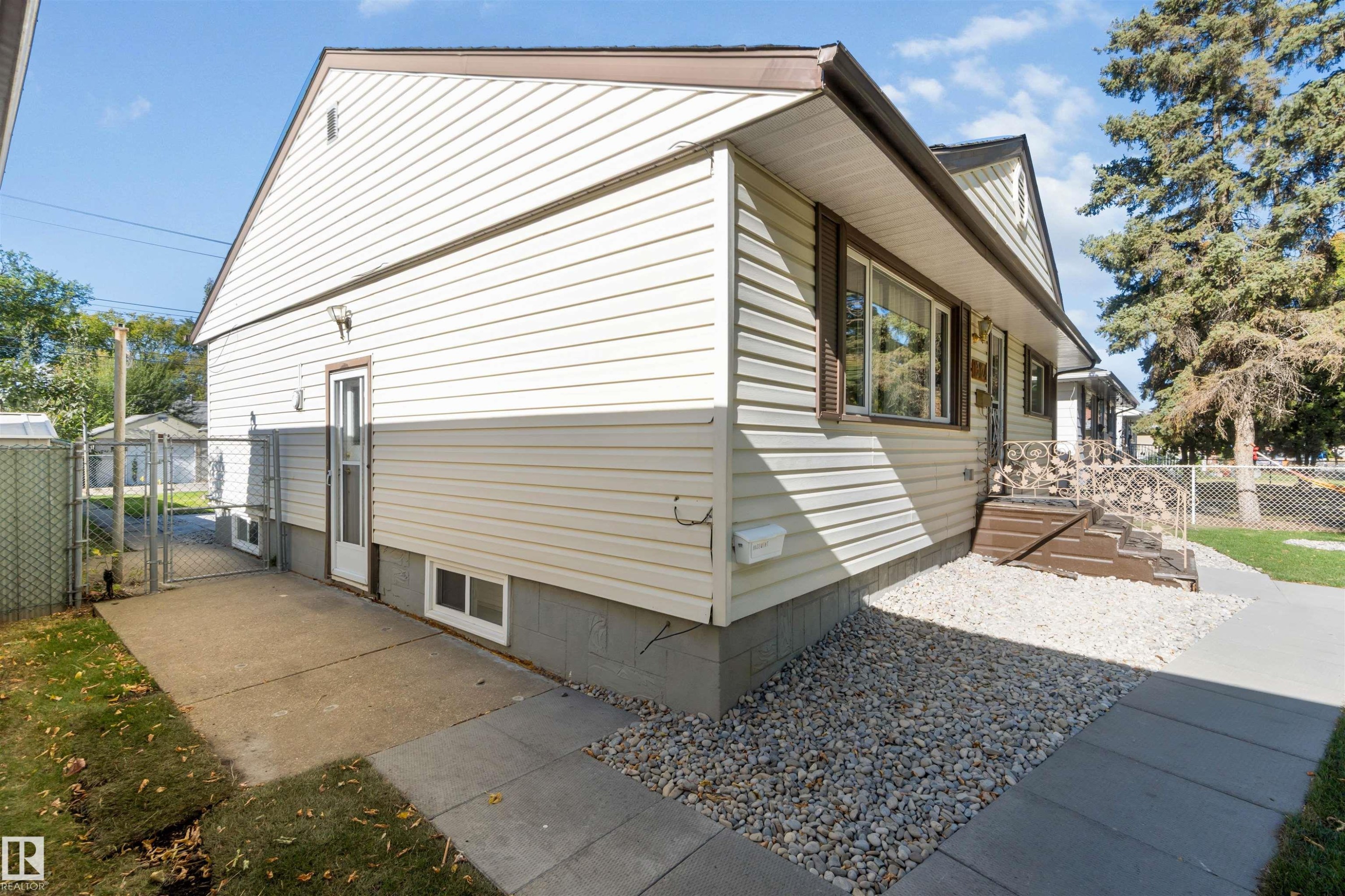 












13124 63 Street

,
Edmonton,




AB
T5A 0W8

