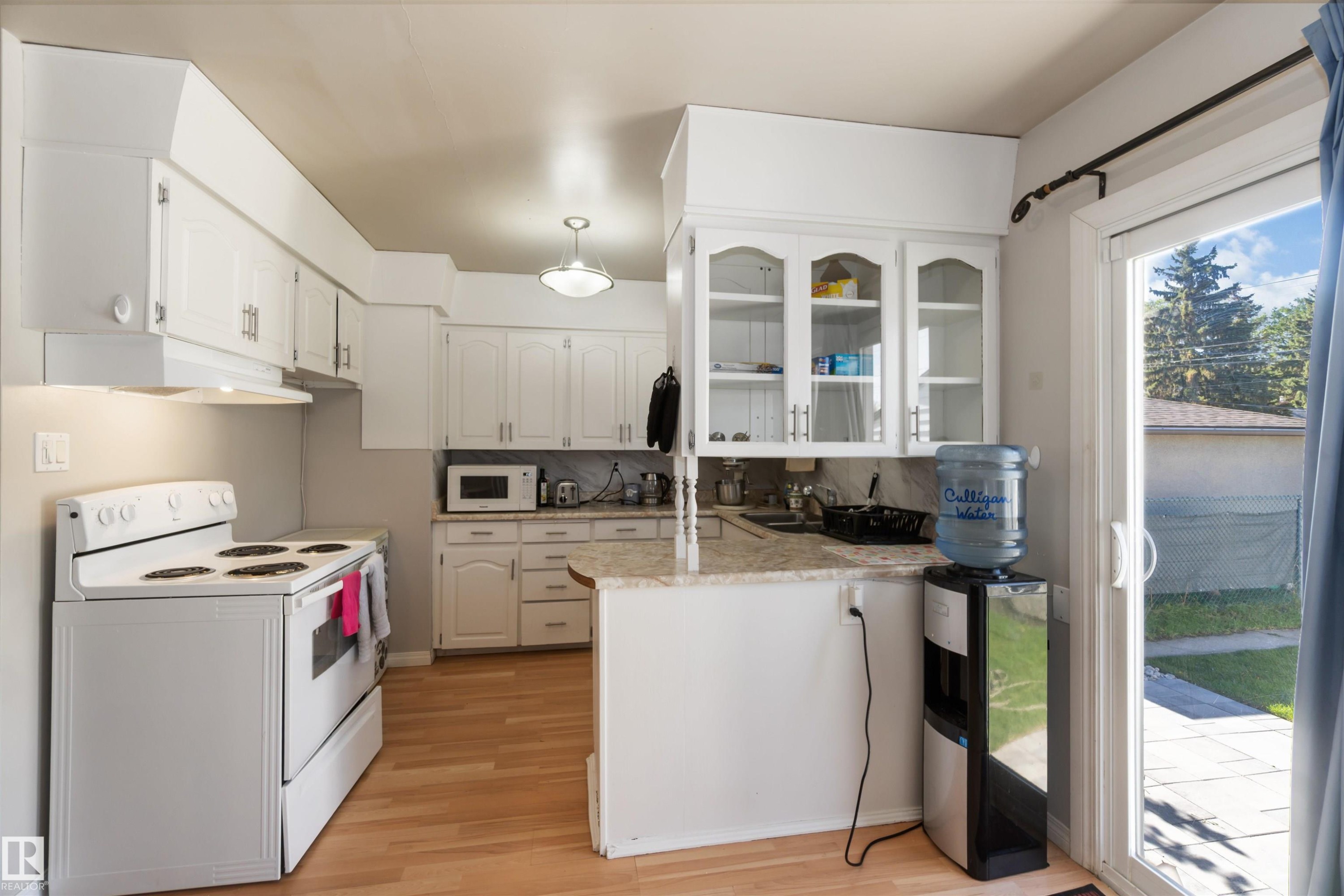 












13124 63 Street

,
Edmonton,




AB
T5A 0W8

