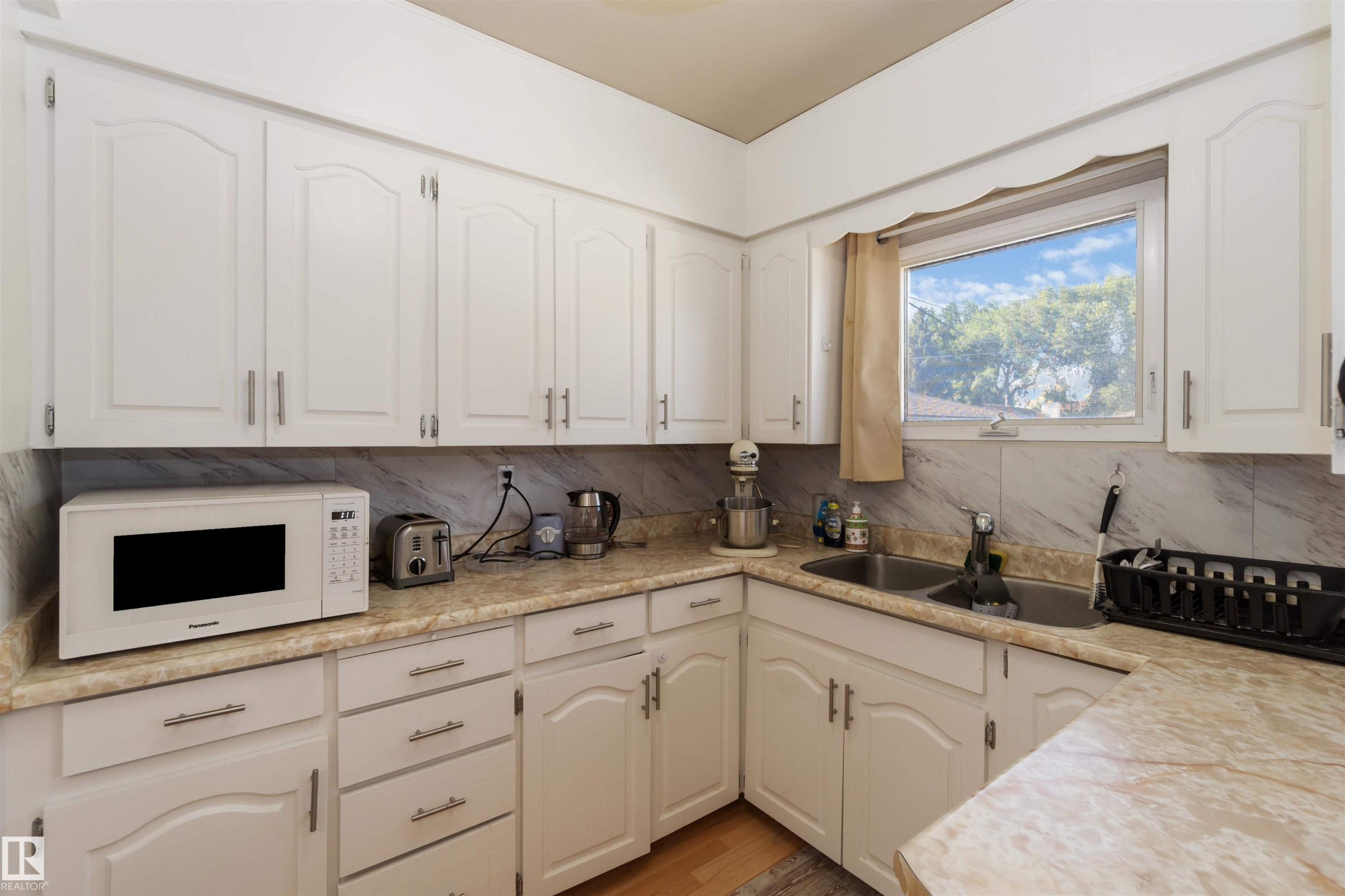 












13124 63 Street

,
Edmonton,




AB
T5A 0W8

