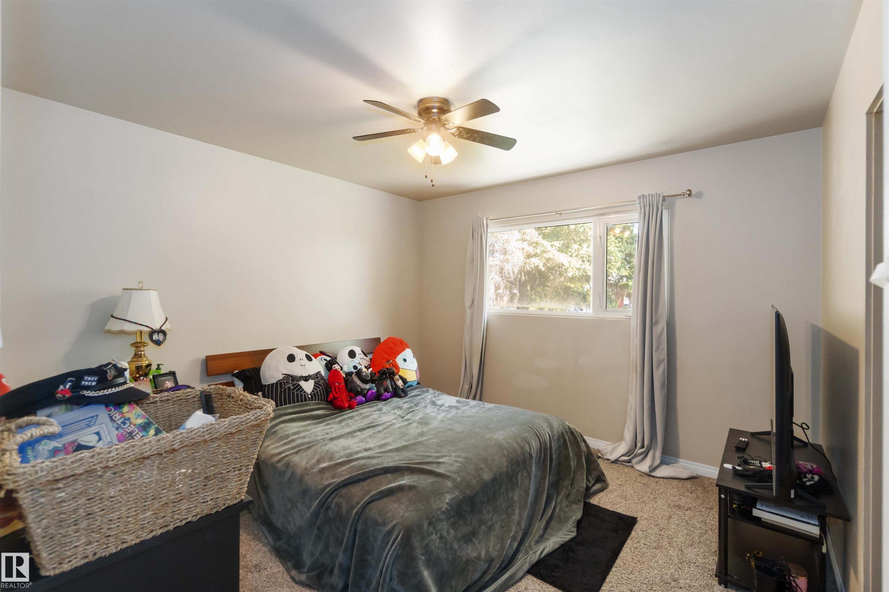












13124 63 Street

,
Edmonton,




AB
T5A 0W8

