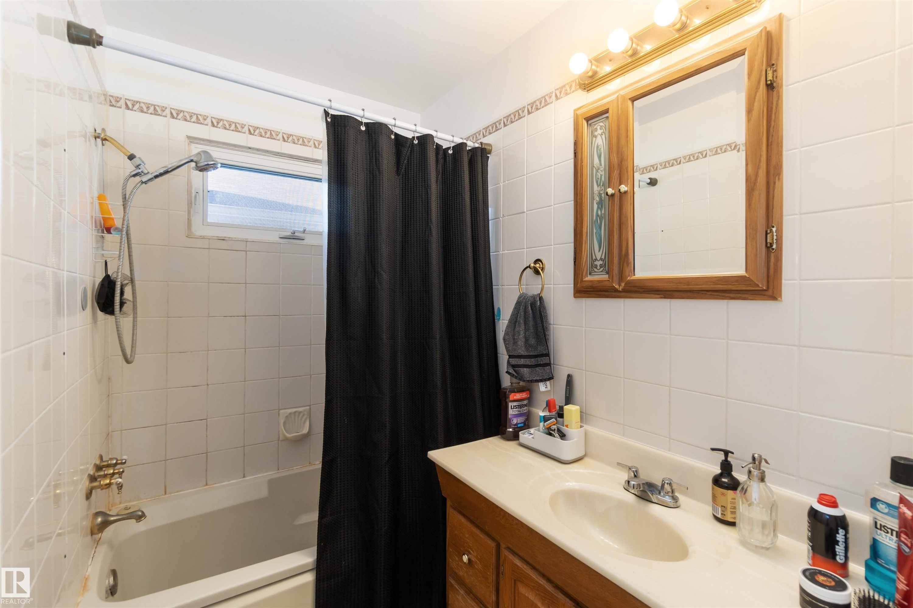 












13124 63 Street

,
Edmonton,




AB
T5A 0W8

