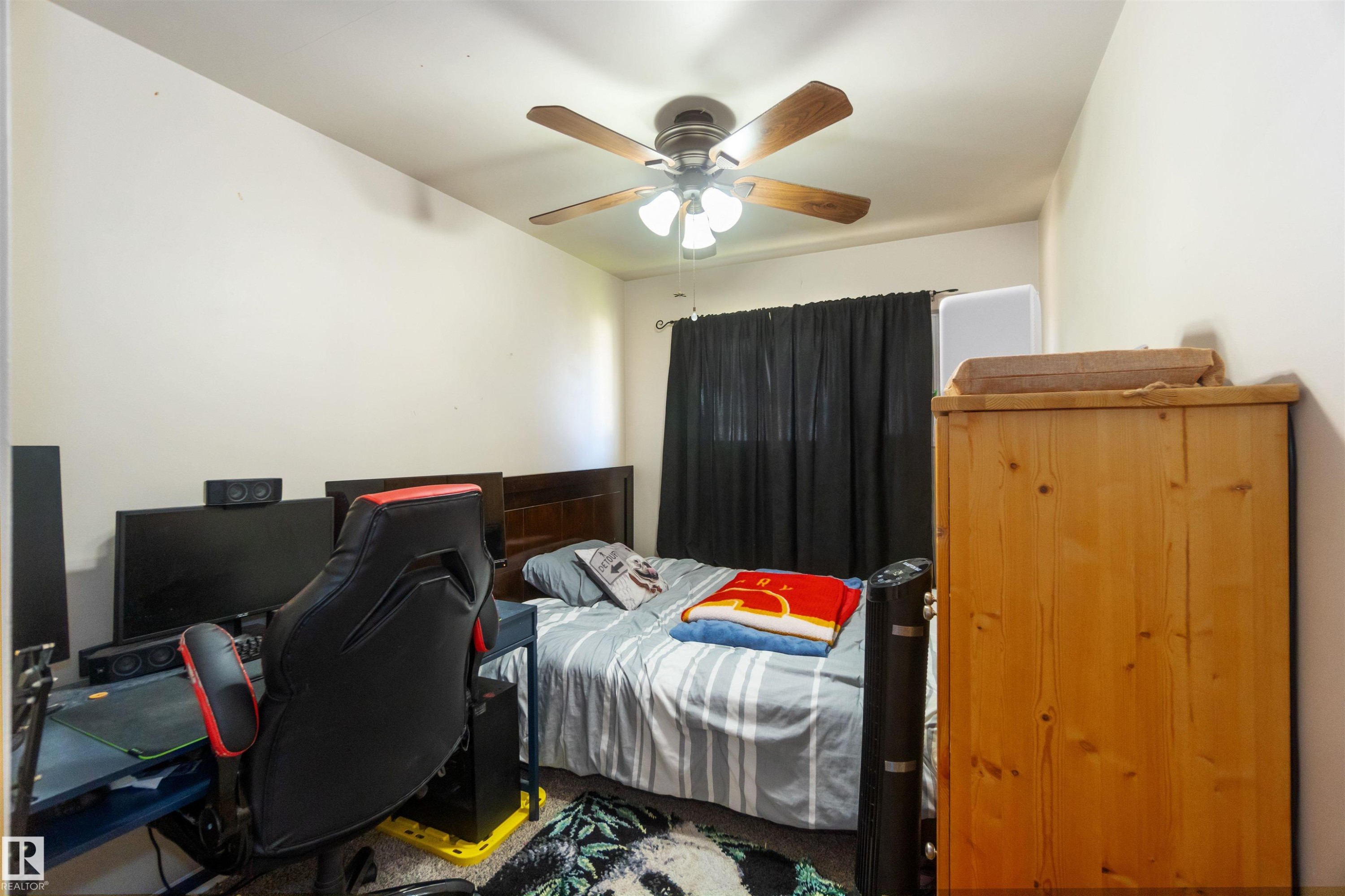 












13124 63 Street

,
Edmonton,




AB
T5A 0W8


