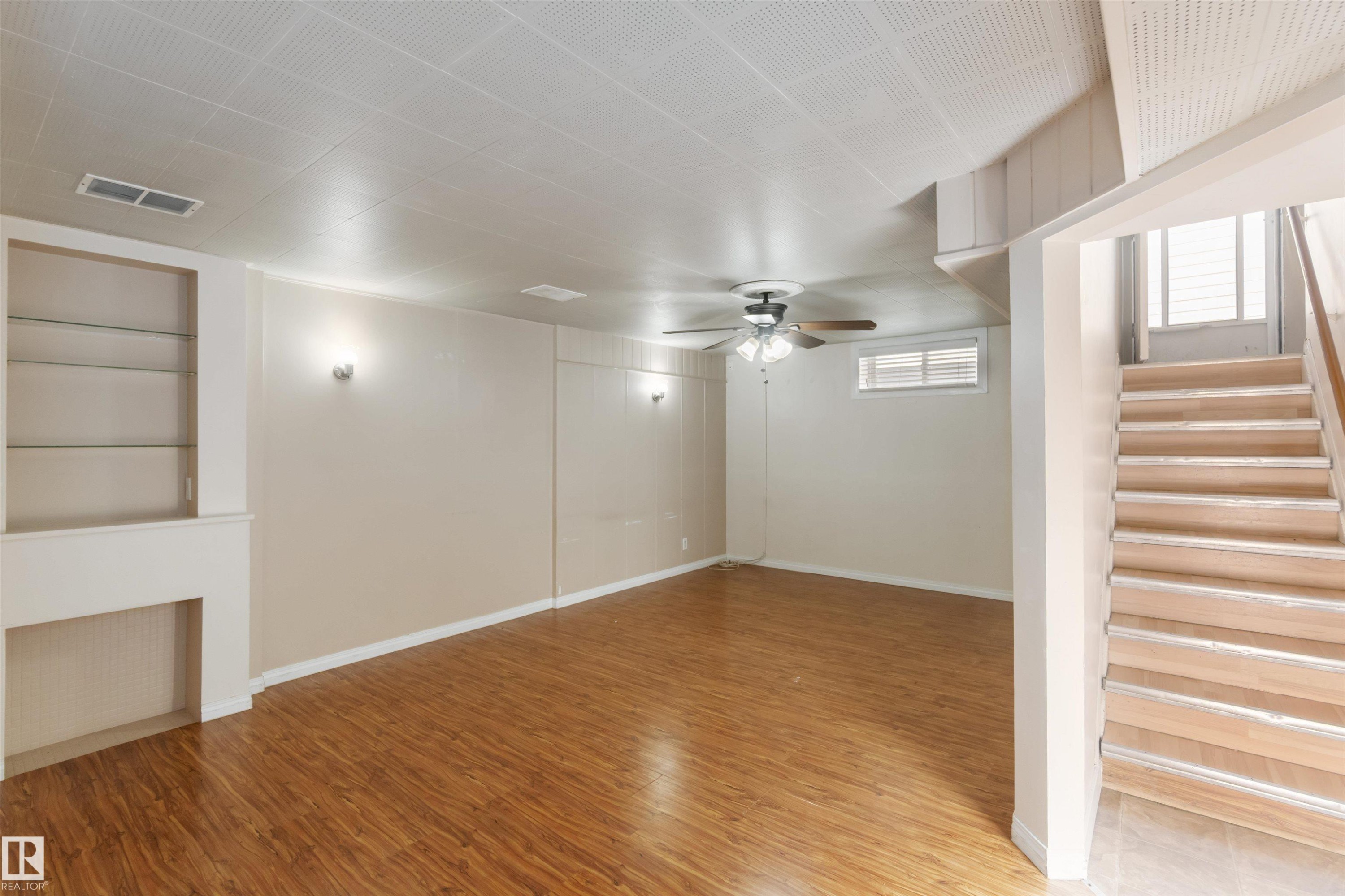 












13124 63 Street

,
Edmonton,




AB
T5A 0W8

