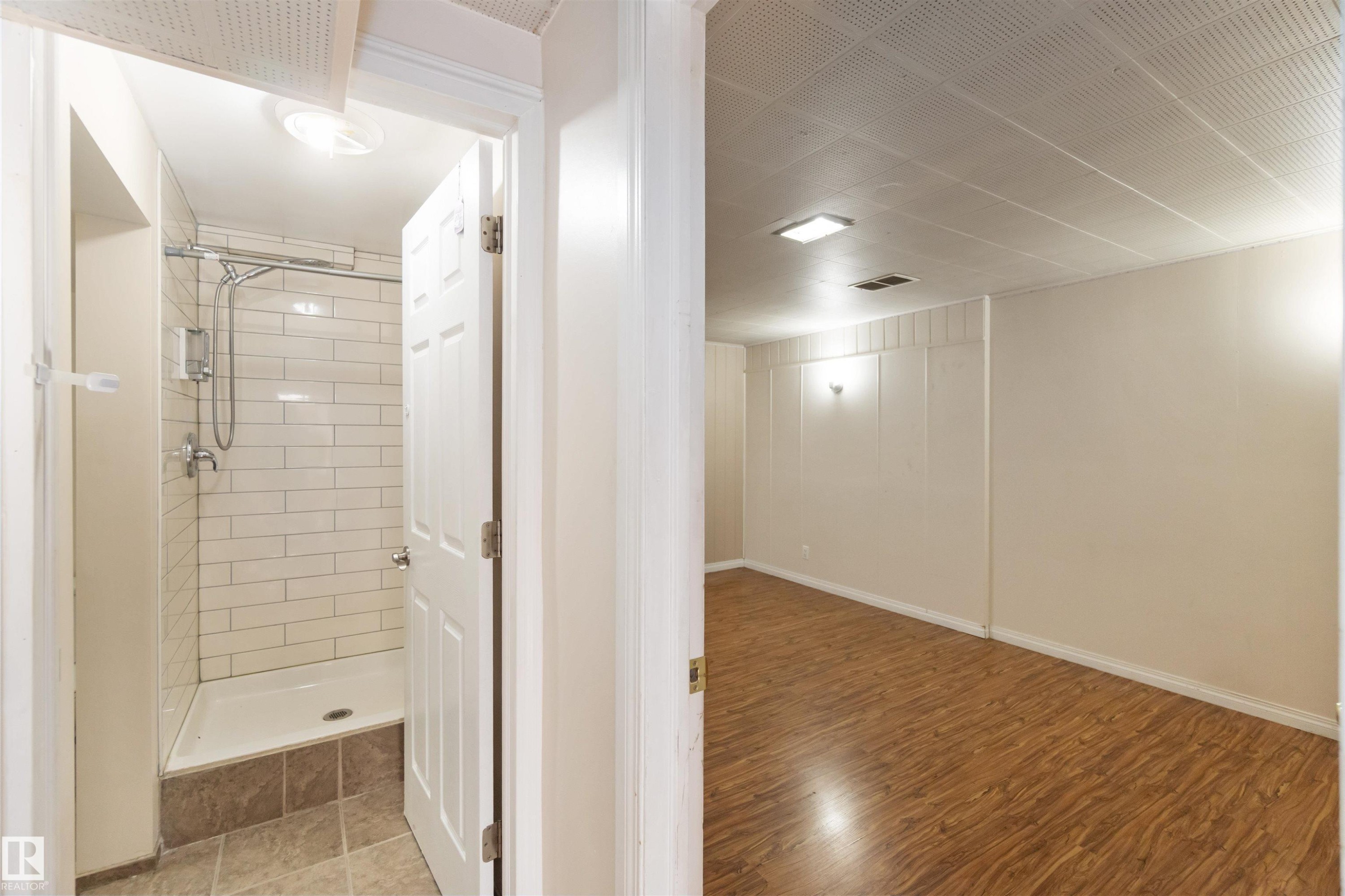 












13124 63 Street

,
Edmonton,




AB
T5A 0W8

