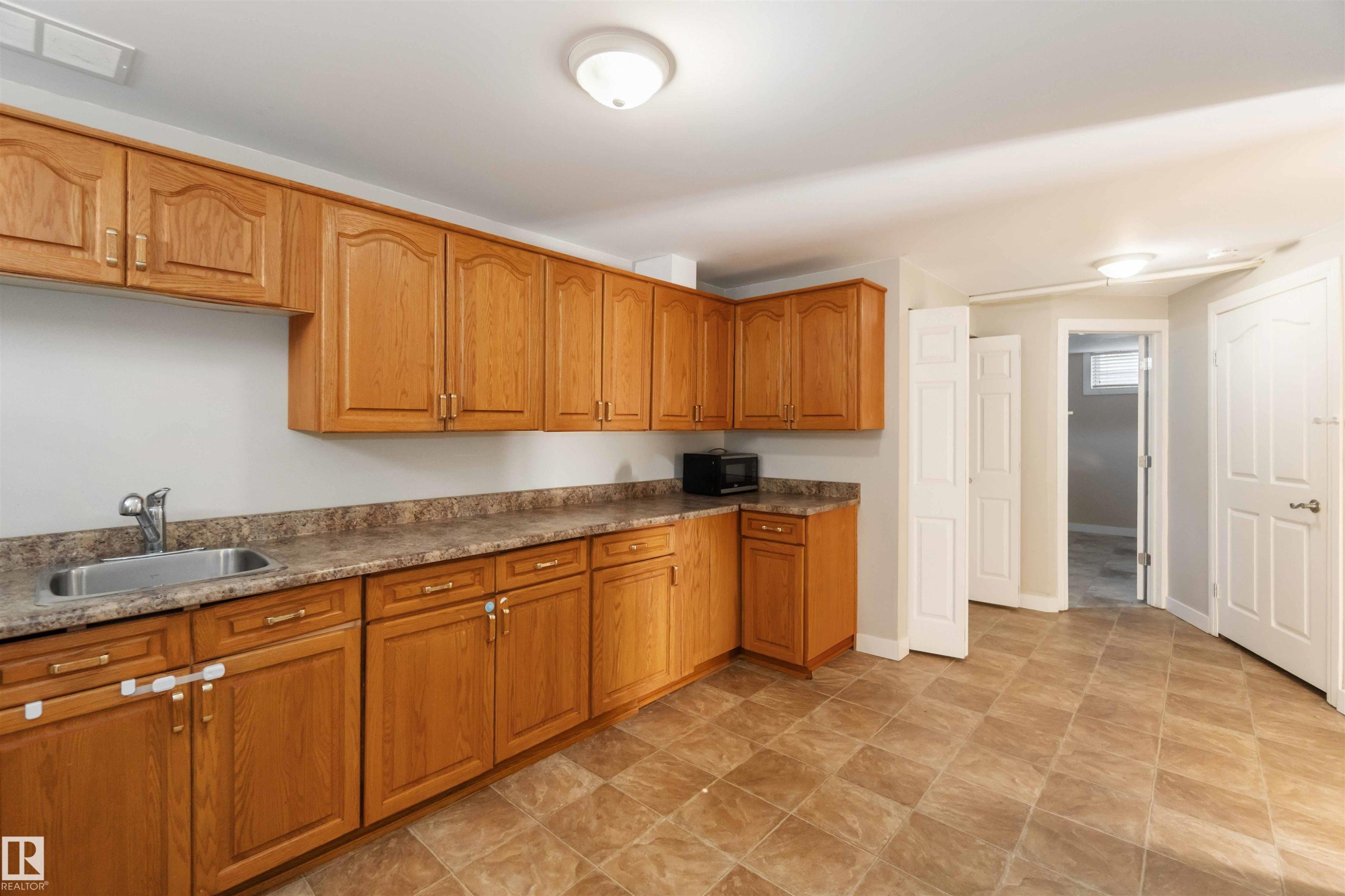 












13124 63 Street

,
Edmonton,




AB
T5A 0W8

