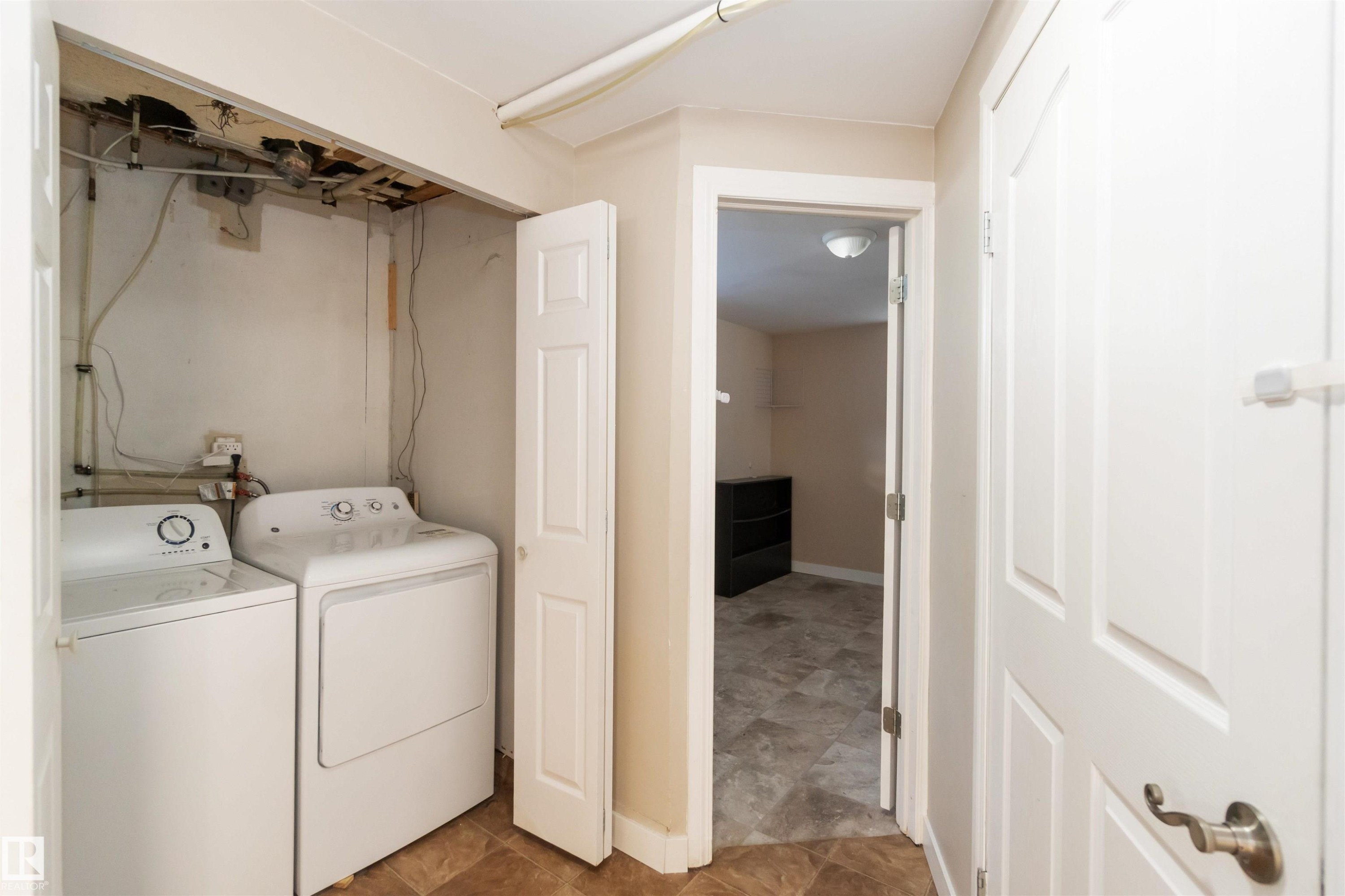












13124 63 Street

,
Edmonton,




AB
T5A 0W8

