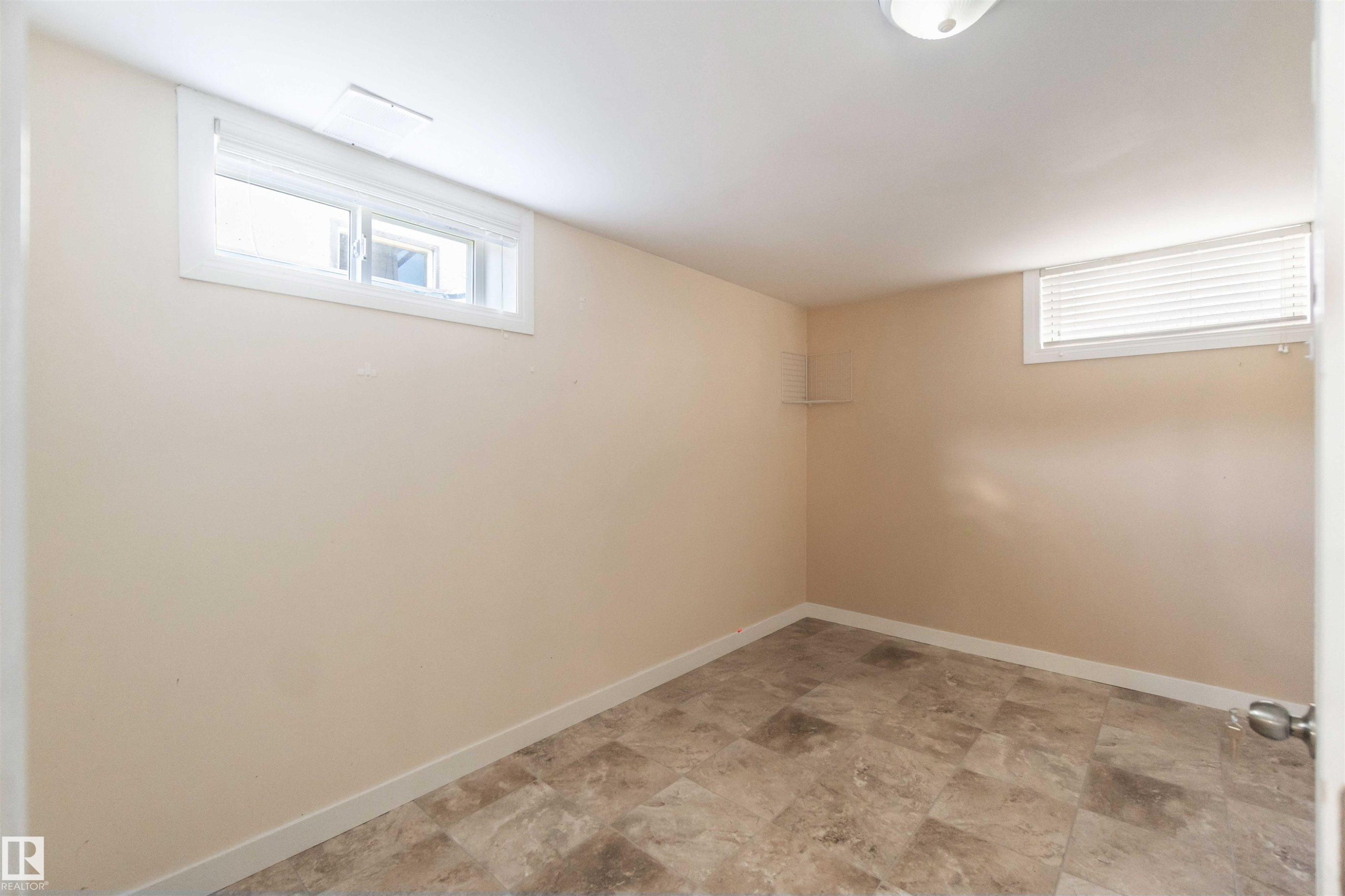 












13124 63 Street

,
Edmonton,




AB
T5A 0W8

