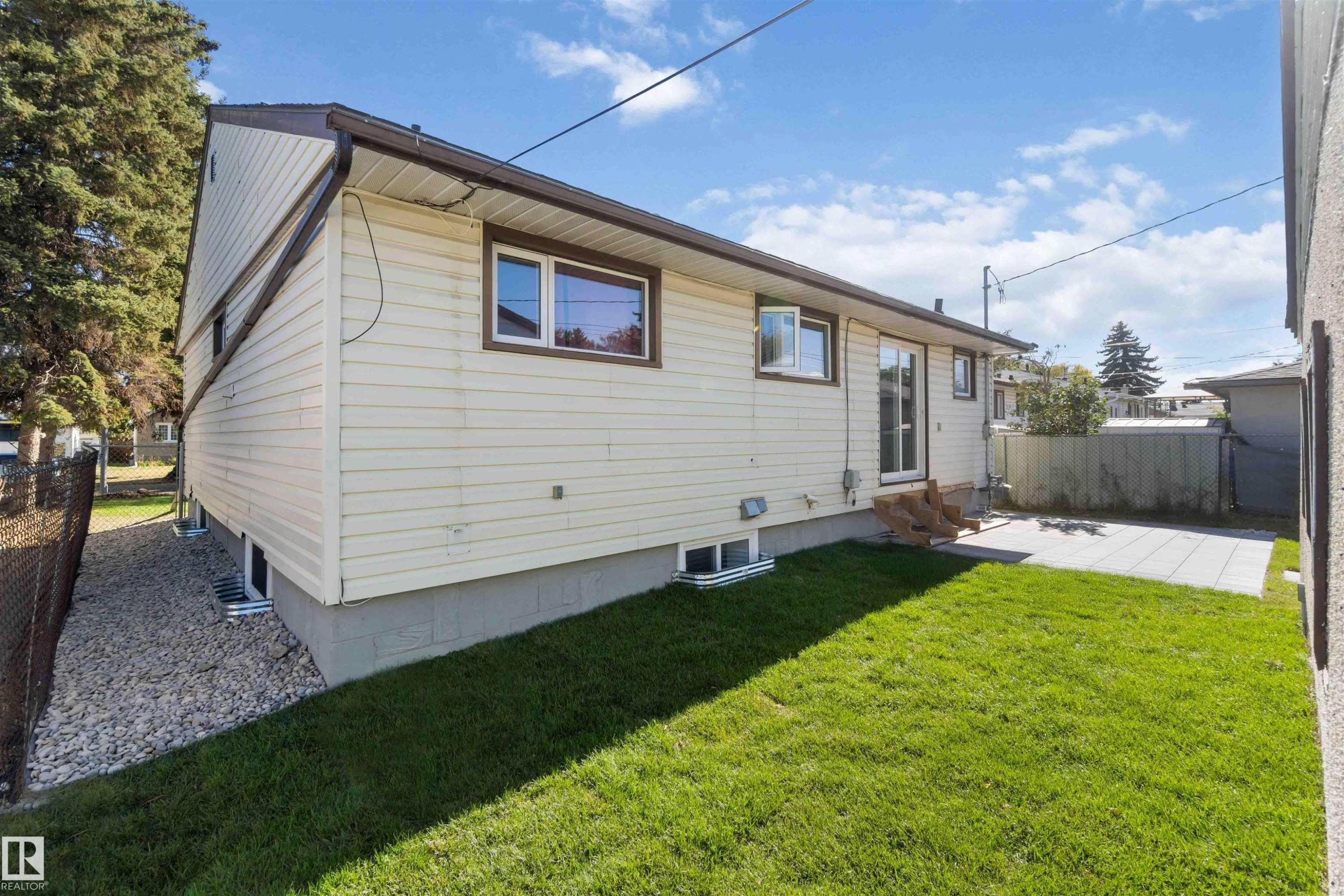 












13124 63 Street

,
Edmonton,




AB
T5A 0W8

