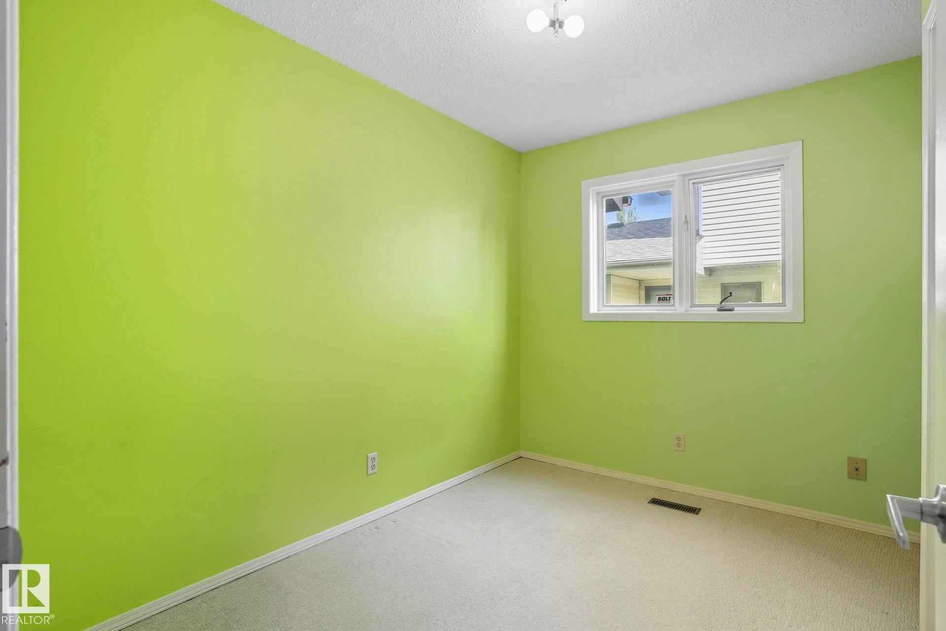 












7 PEMBINA Place

,
St. Albert,




AB
T8N 4P7

