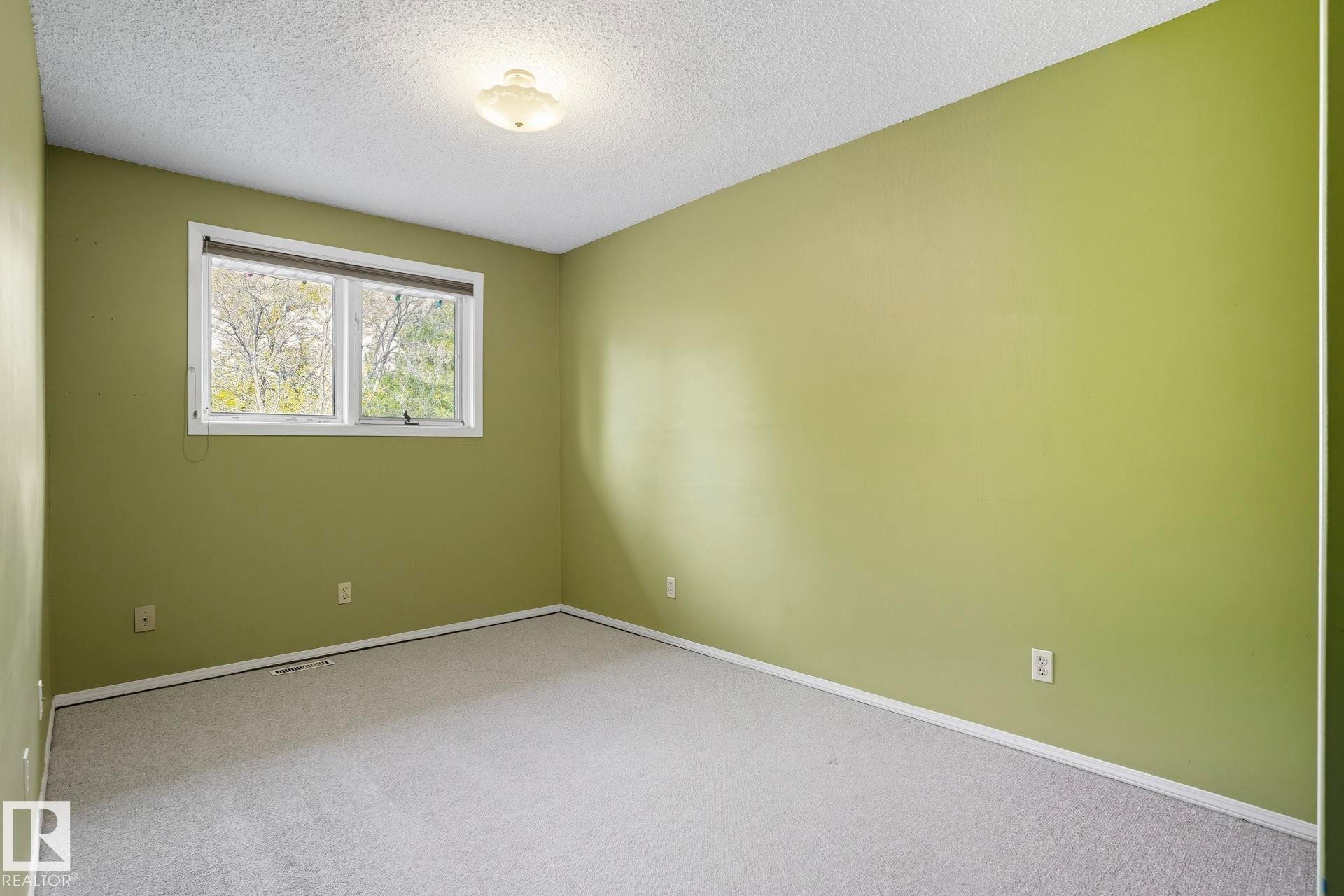 












7 PEMBINA Place

,
St. Albert,




AB
T8N 4P7

