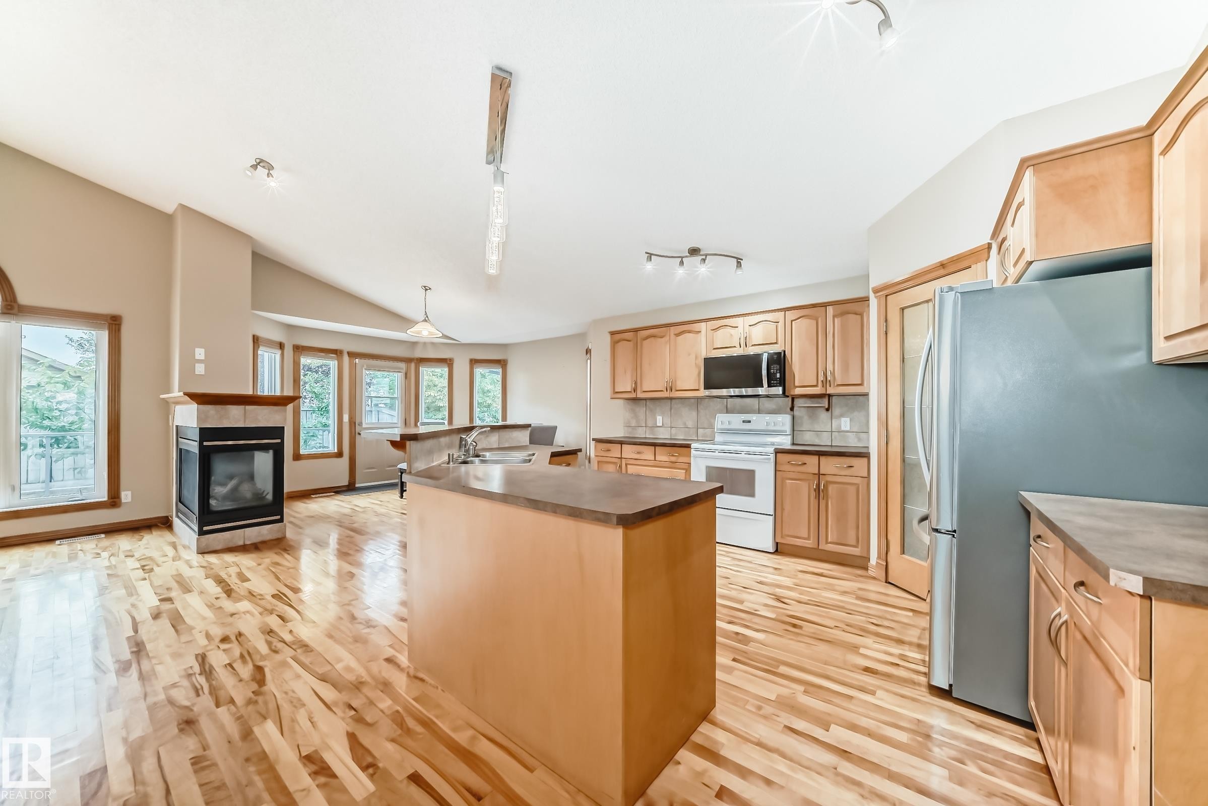 












10819 178 Avenue

,
Edmonton,




AB
T5X 6H6

