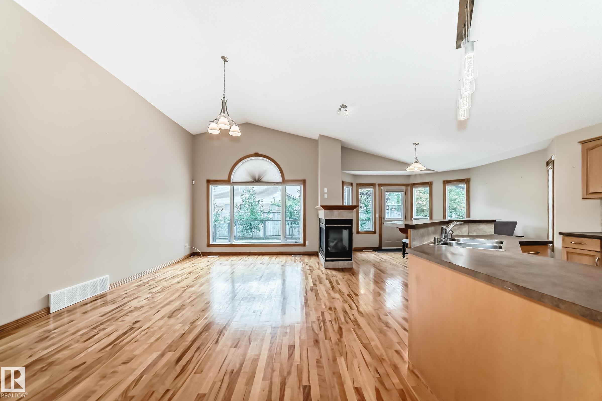 












10819 178 Avenue

,
Edmonton,




AB
T5X 6H6

