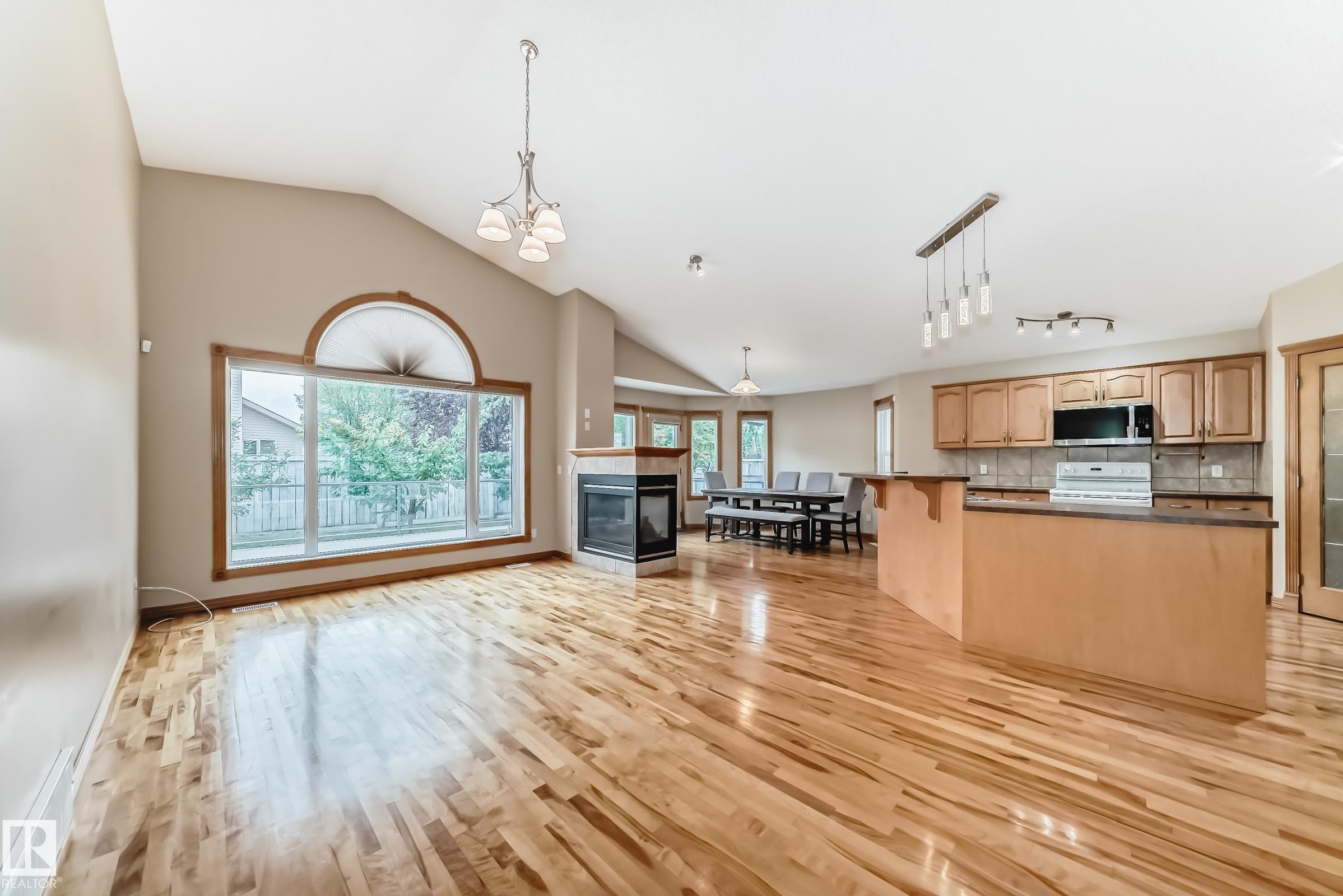 












10819 178 Avenue

,
Edmonton,




AB
T5X 6H6

