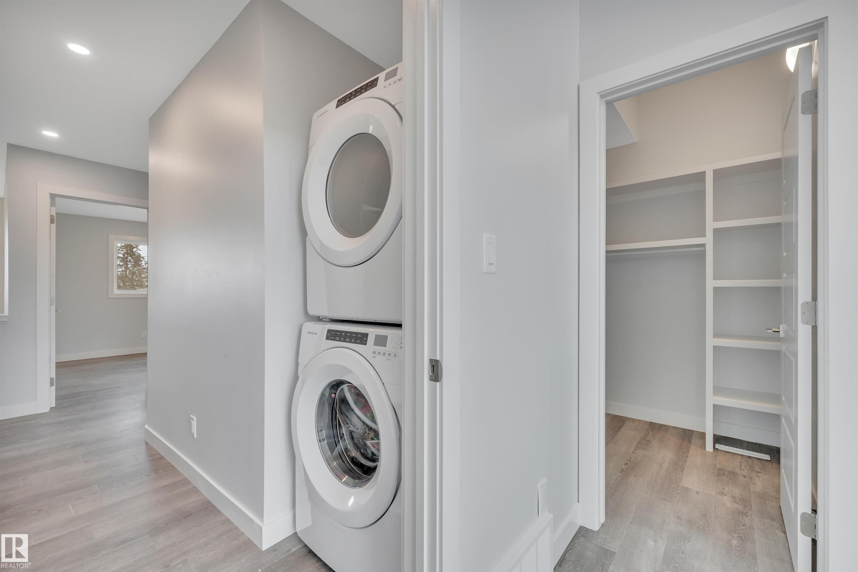 












5006 48 Ave

,
Leduc,




AB
T9E 7H7

