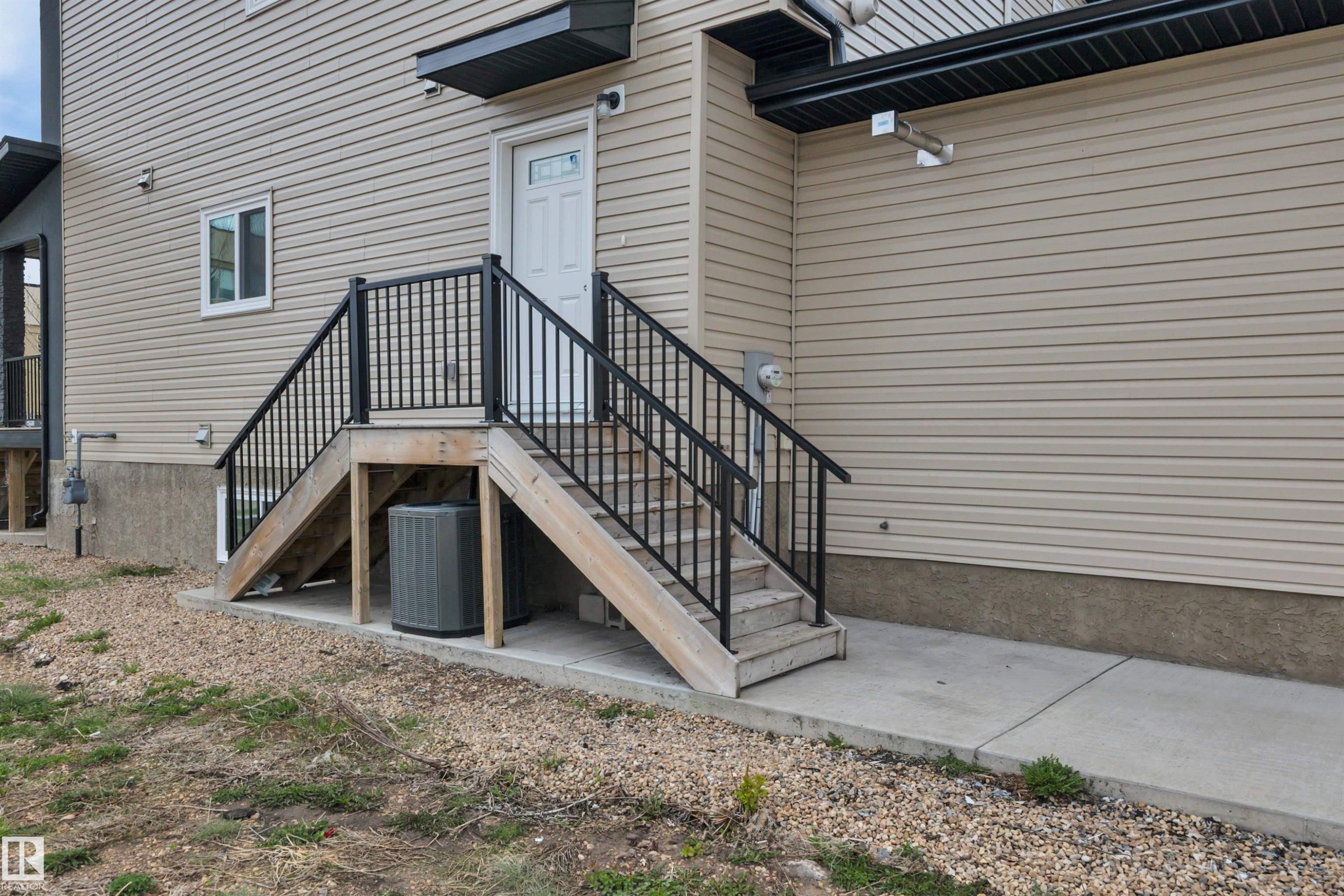 












5006 48 Ave

,
Leduc,




AB
T9E 7H7

