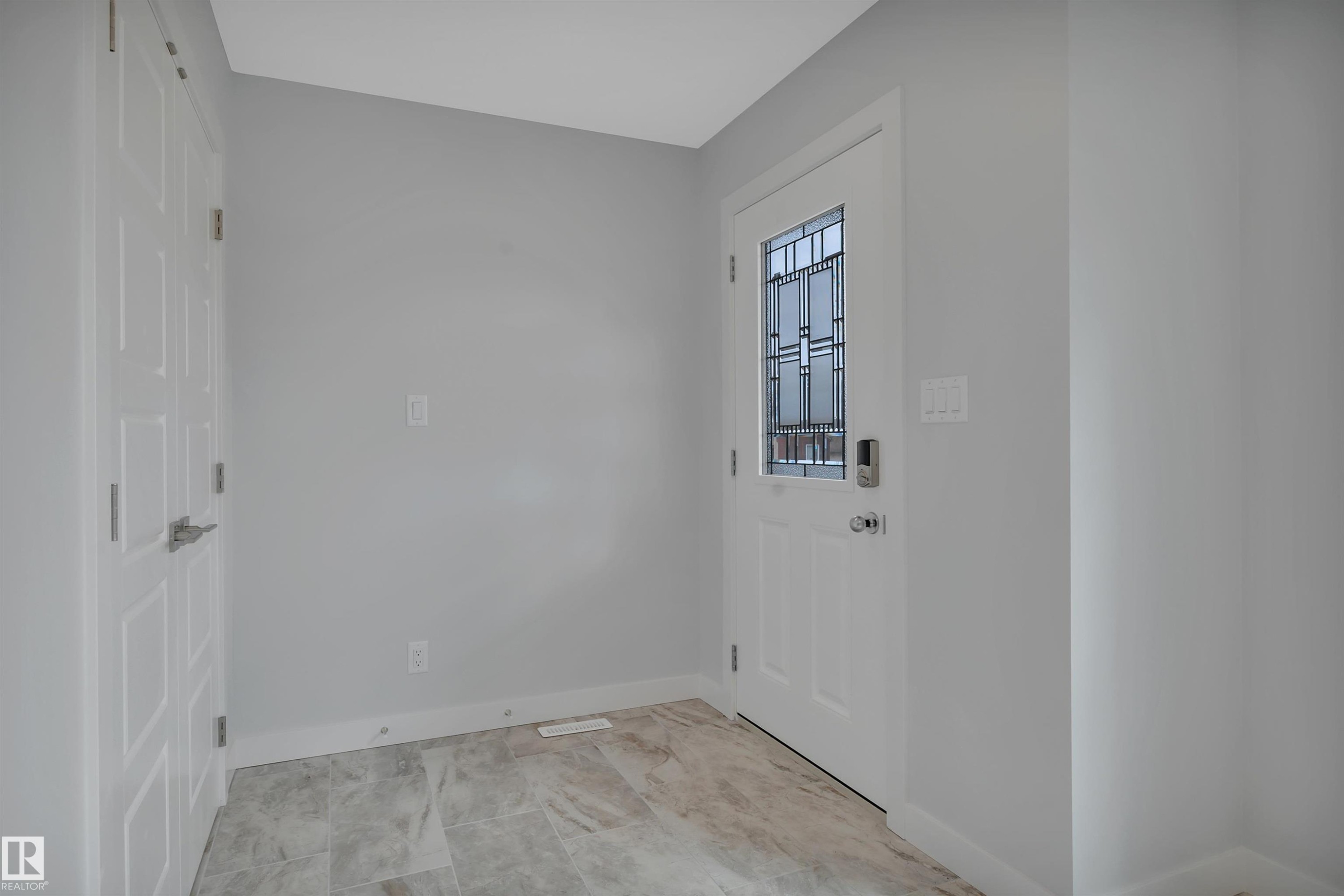 












5006 48 Ave

,
Leduc,




AB
T9E 7H7

