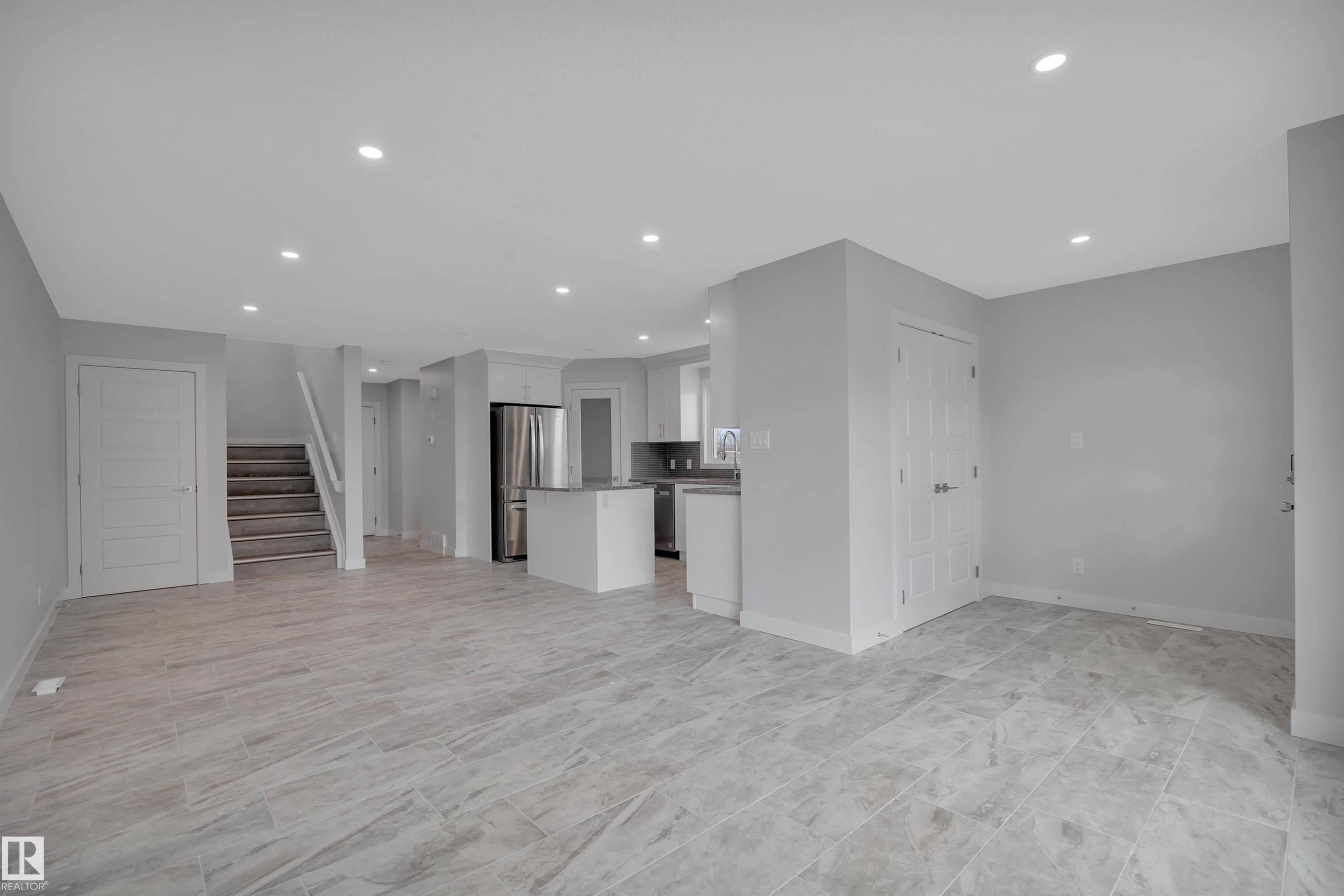 












5006 48 Ave

,
Leduc,




AB
T9E 7H7

