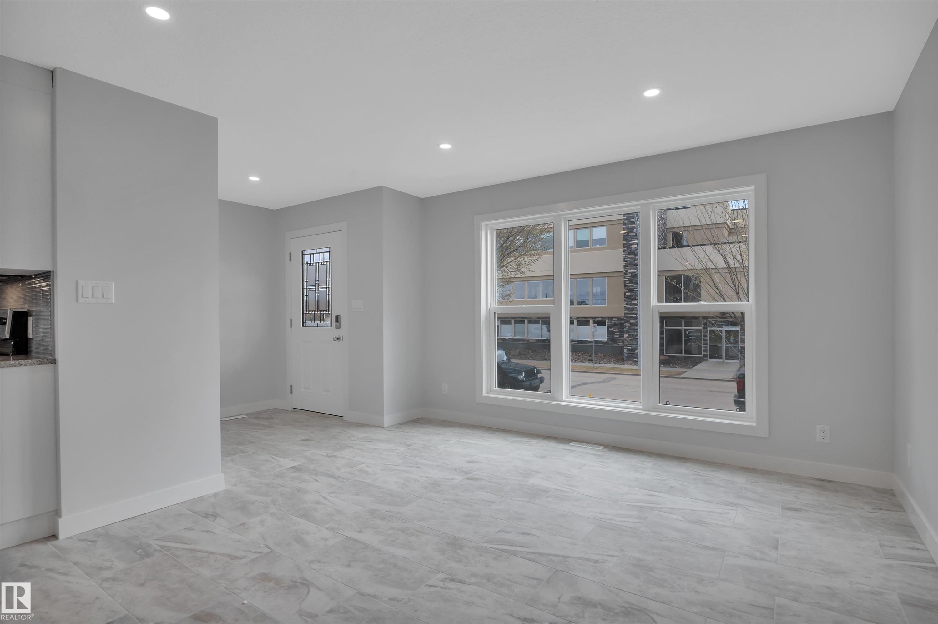 












5006 48 Ave

,
Leduc,




AB
T9E 7H7

