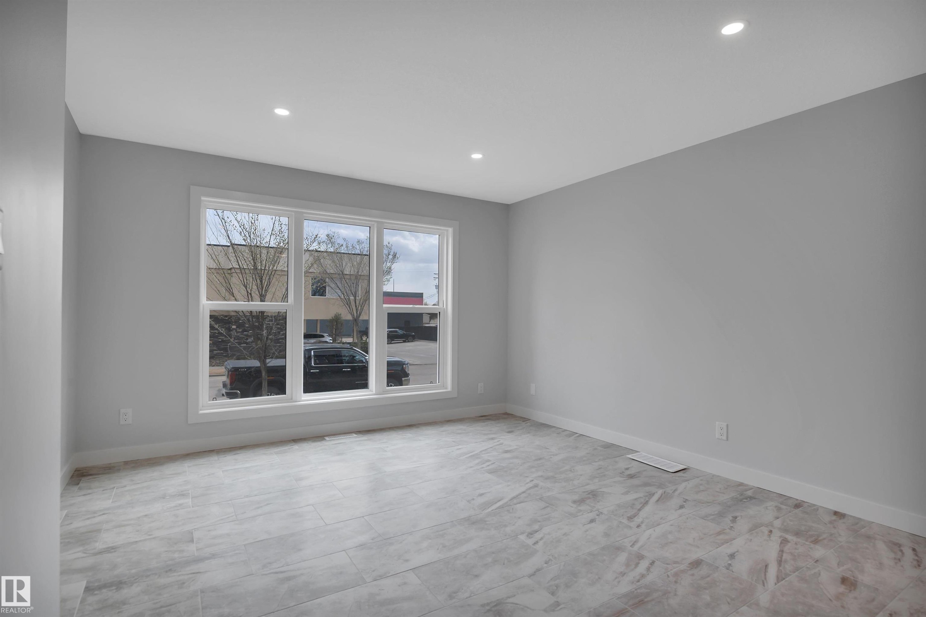 












5006 48 Ave

,
Leduc,




AB
T9E 7H7

