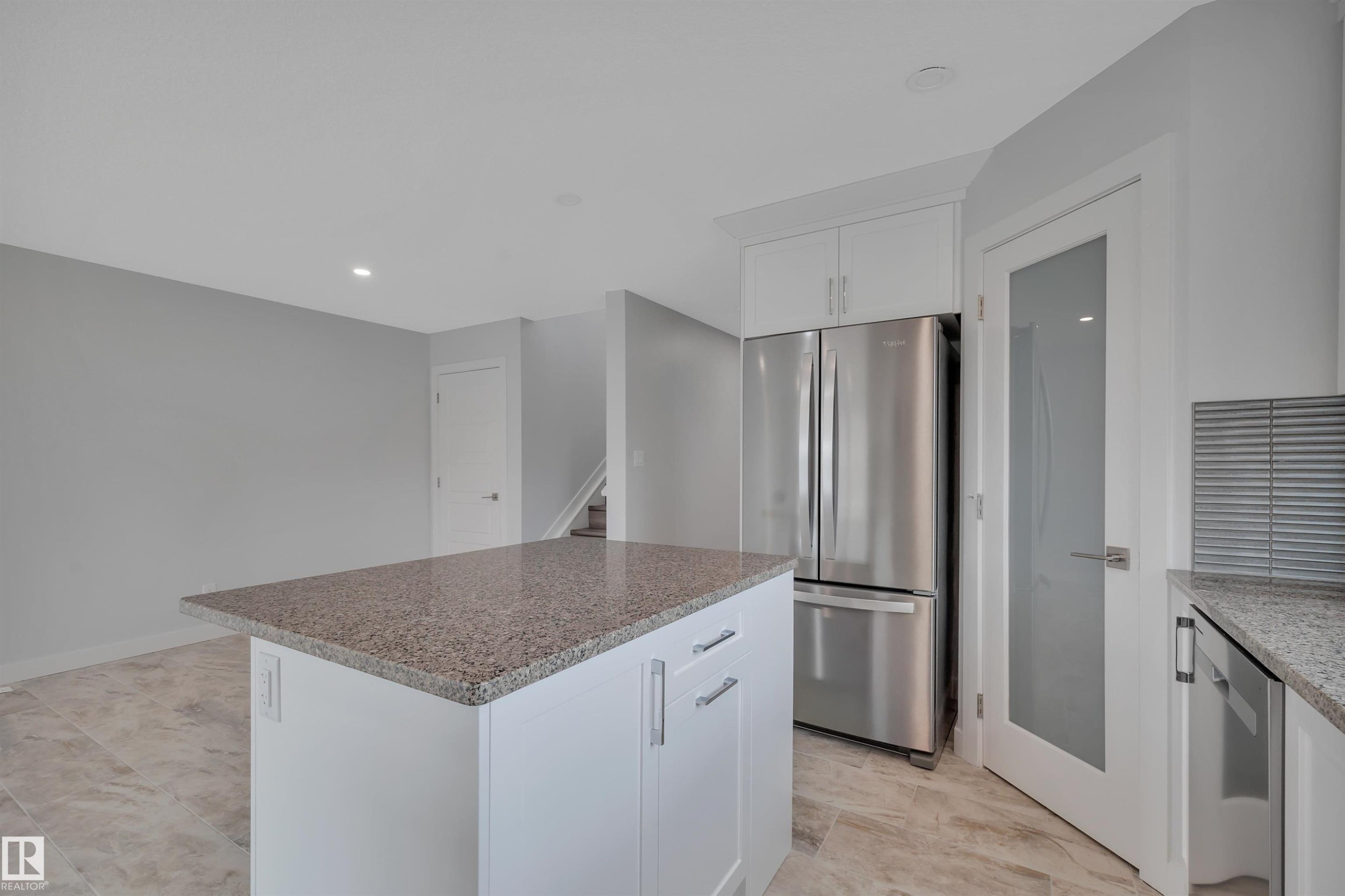 












5006 48 Ave

,
Leduc,




AB
T9E 7H7

