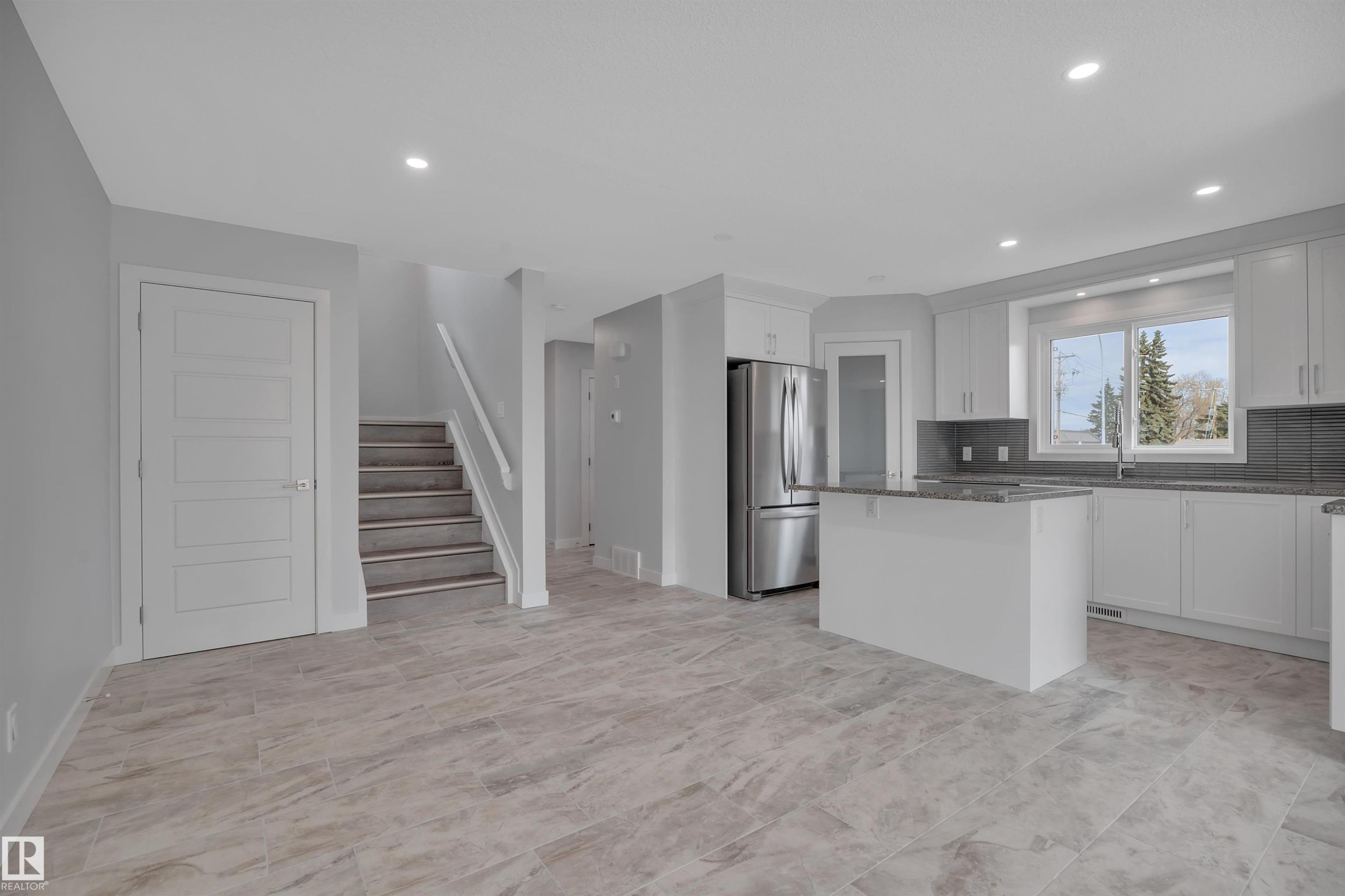 












5006 48 Ave

,
Leduc,




AB
T9E 7H7

