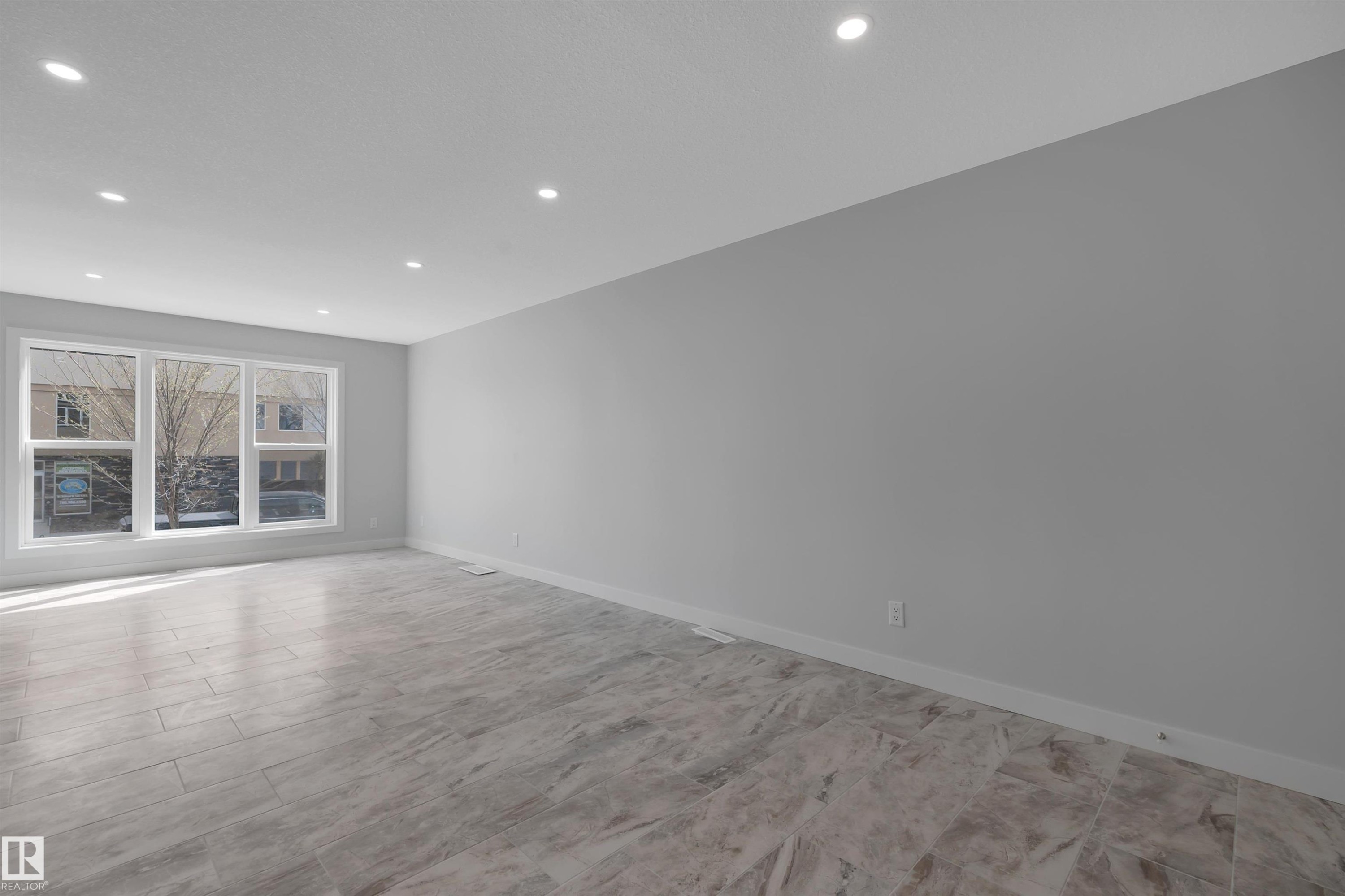 












5006 48 Ave

,
Leduc,




AB
T9E 7H7

