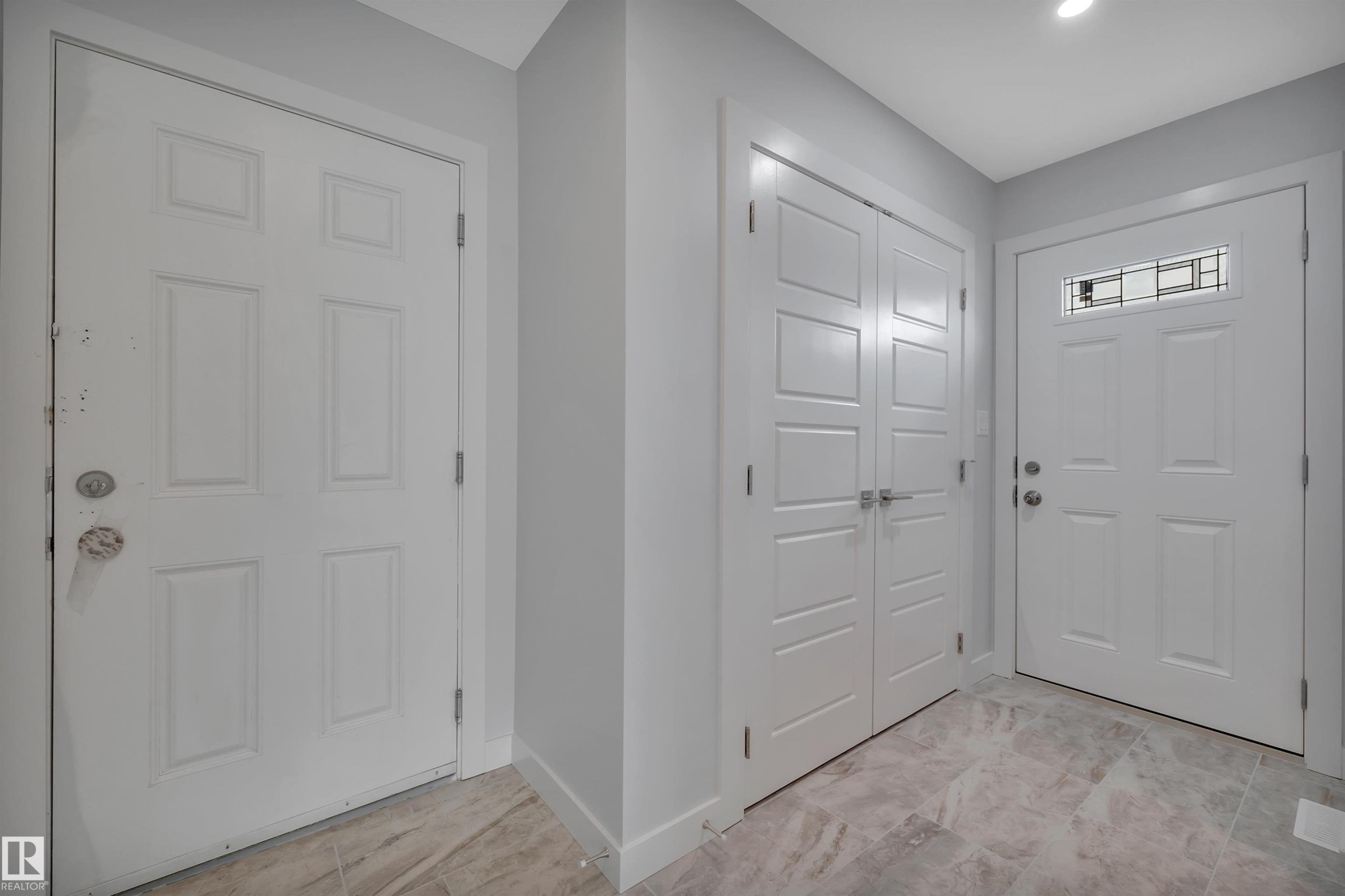 












5006 48 Ave

,
Leduc,




AB
T9E 7H7

