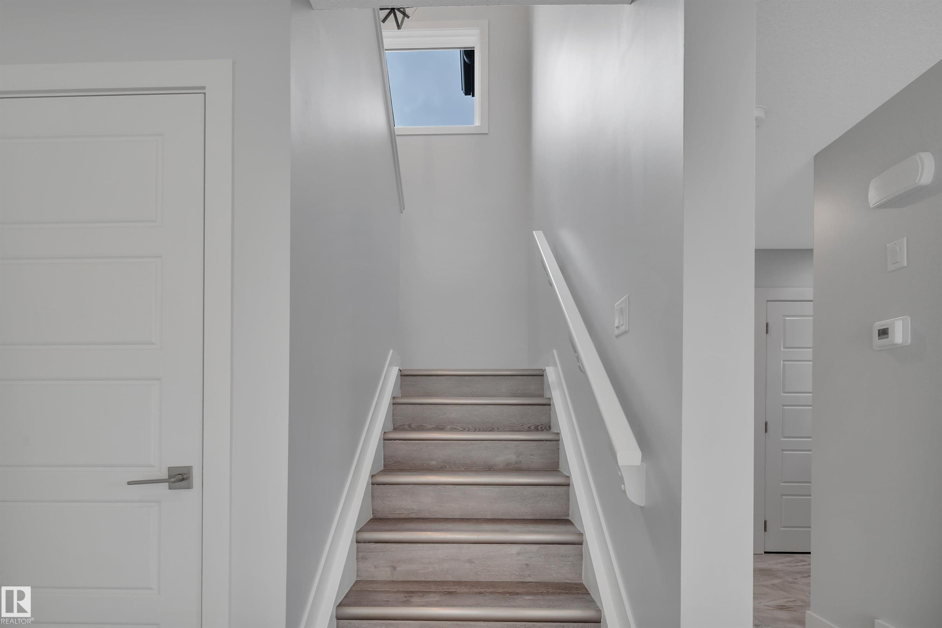 












5006 48 Ave

,
Leduc,




AB
T9E 7H7

