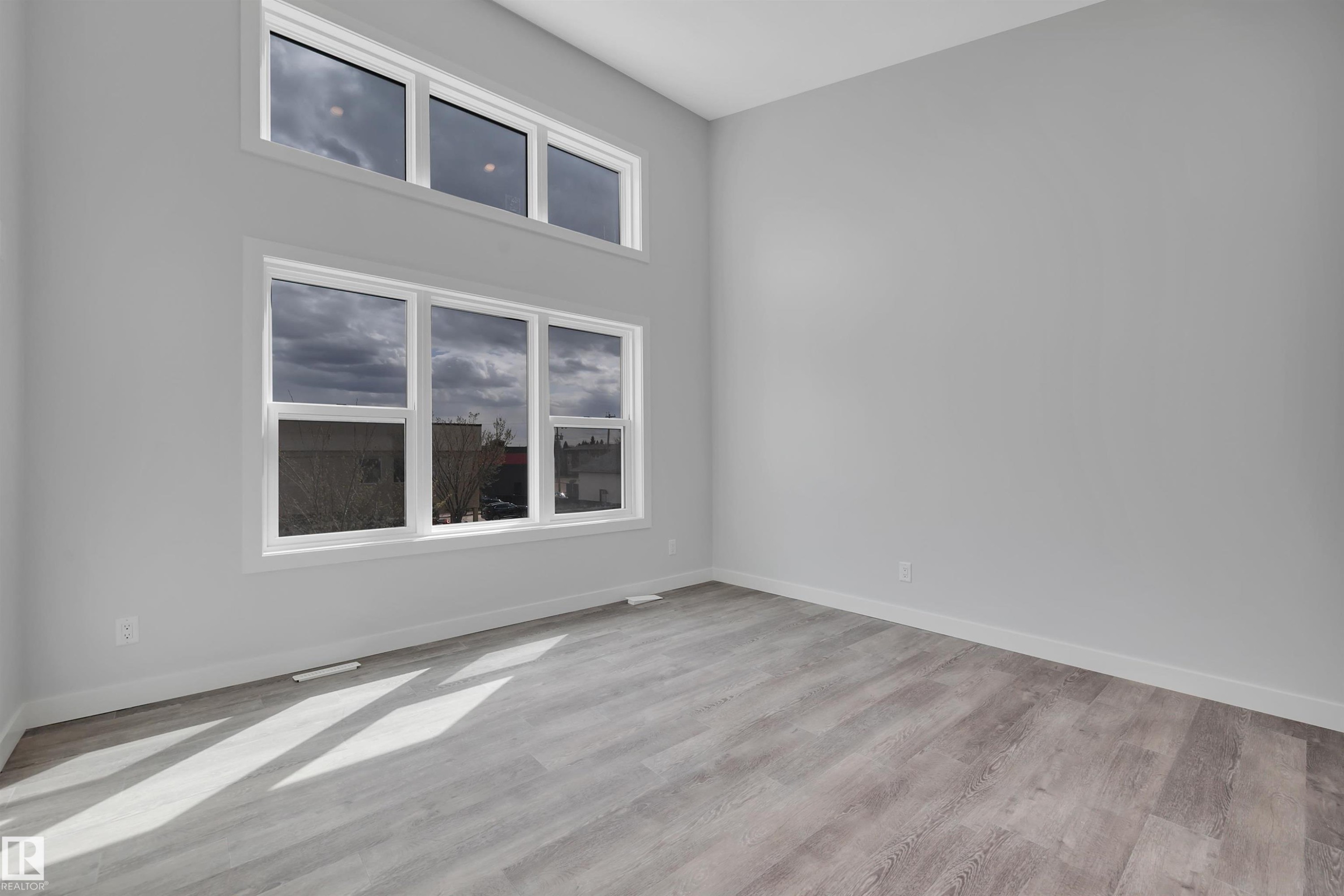 












5006 48 Ave

,
Leduc,




AB
T9E 7H7

