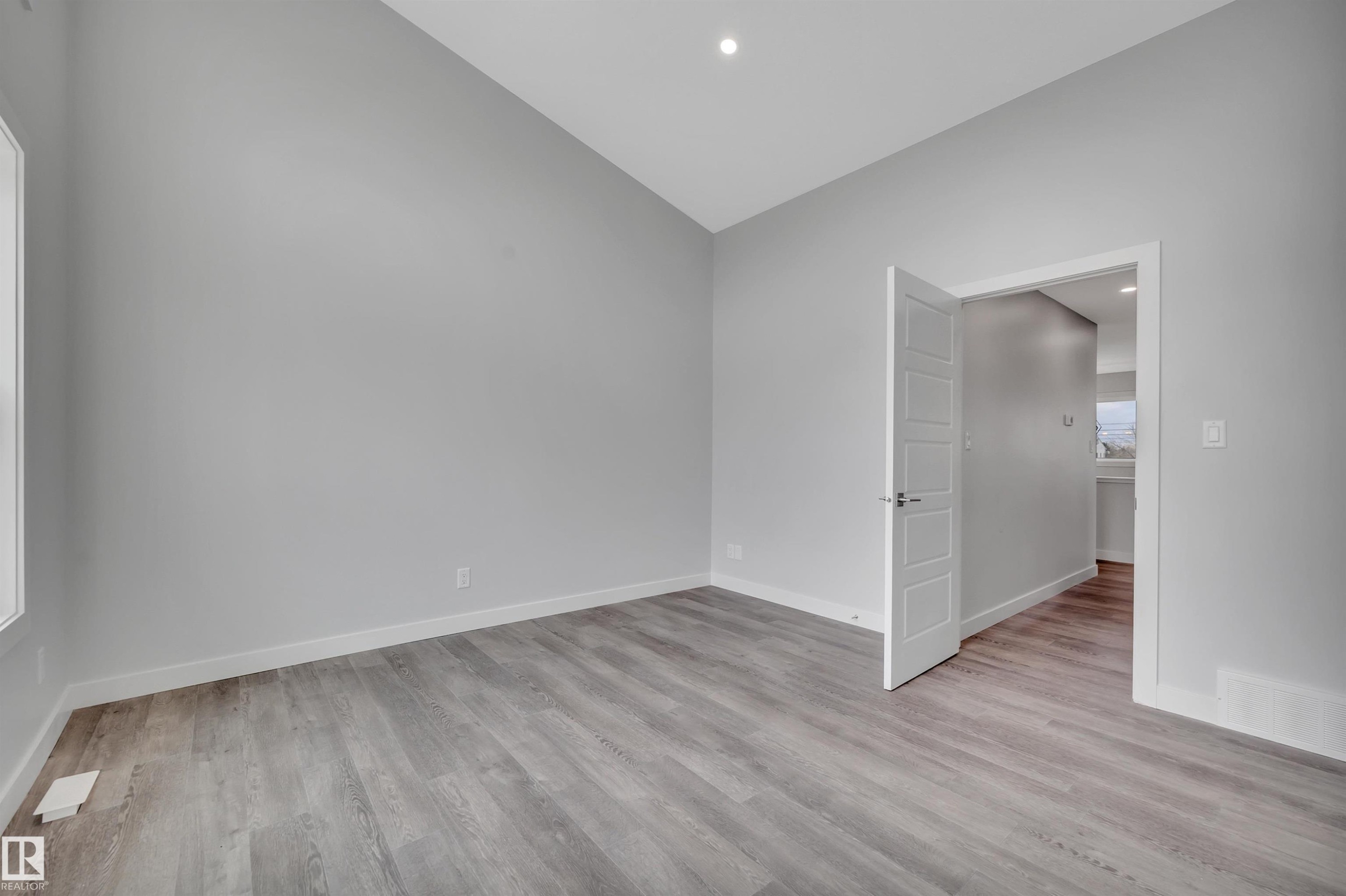 












5006 48 Ave

,
Leduc,




AB
T9E 7H7

