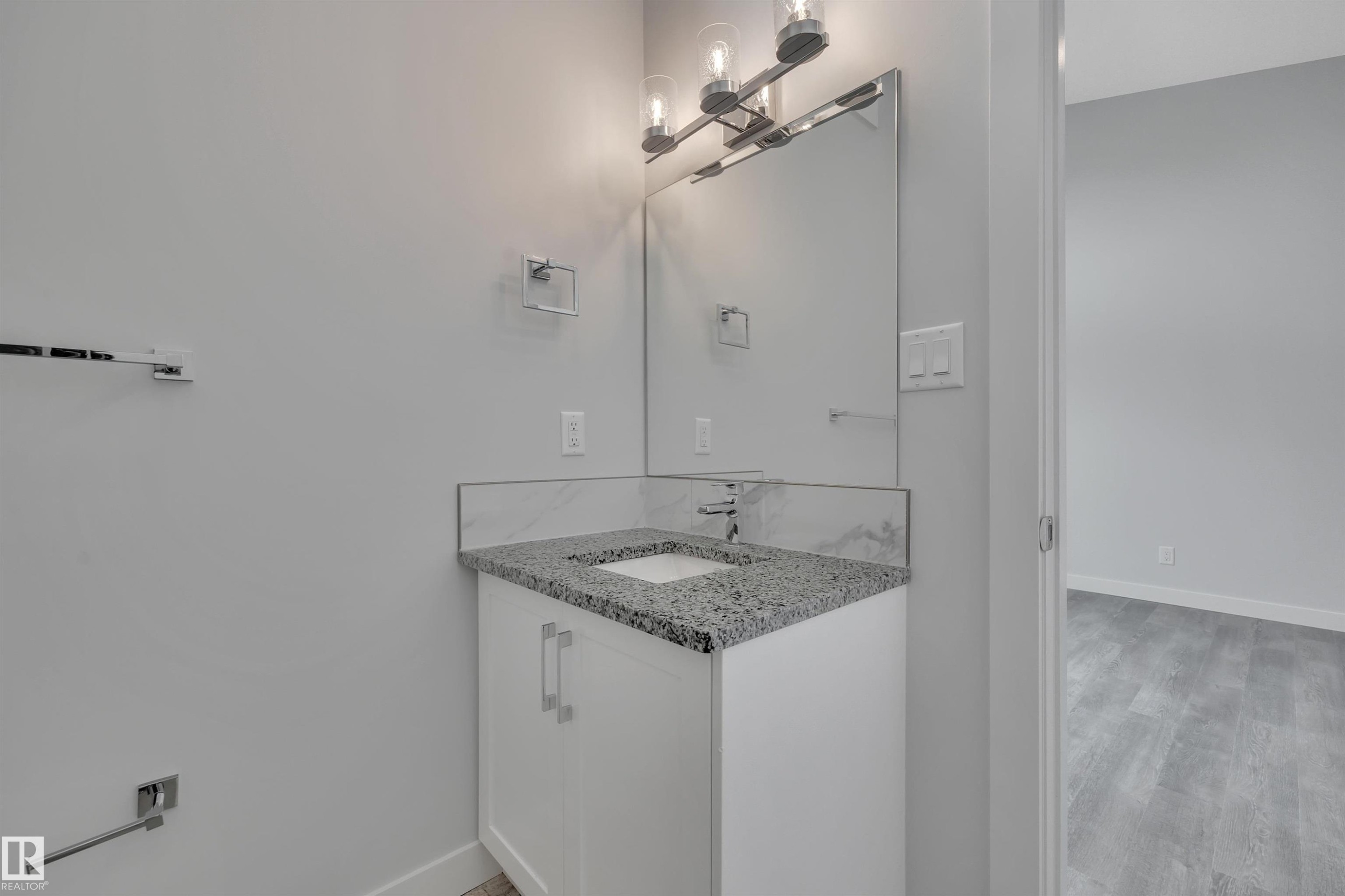 












5006 48 Ave

,
Leduc,




AB
T9E 7H7

