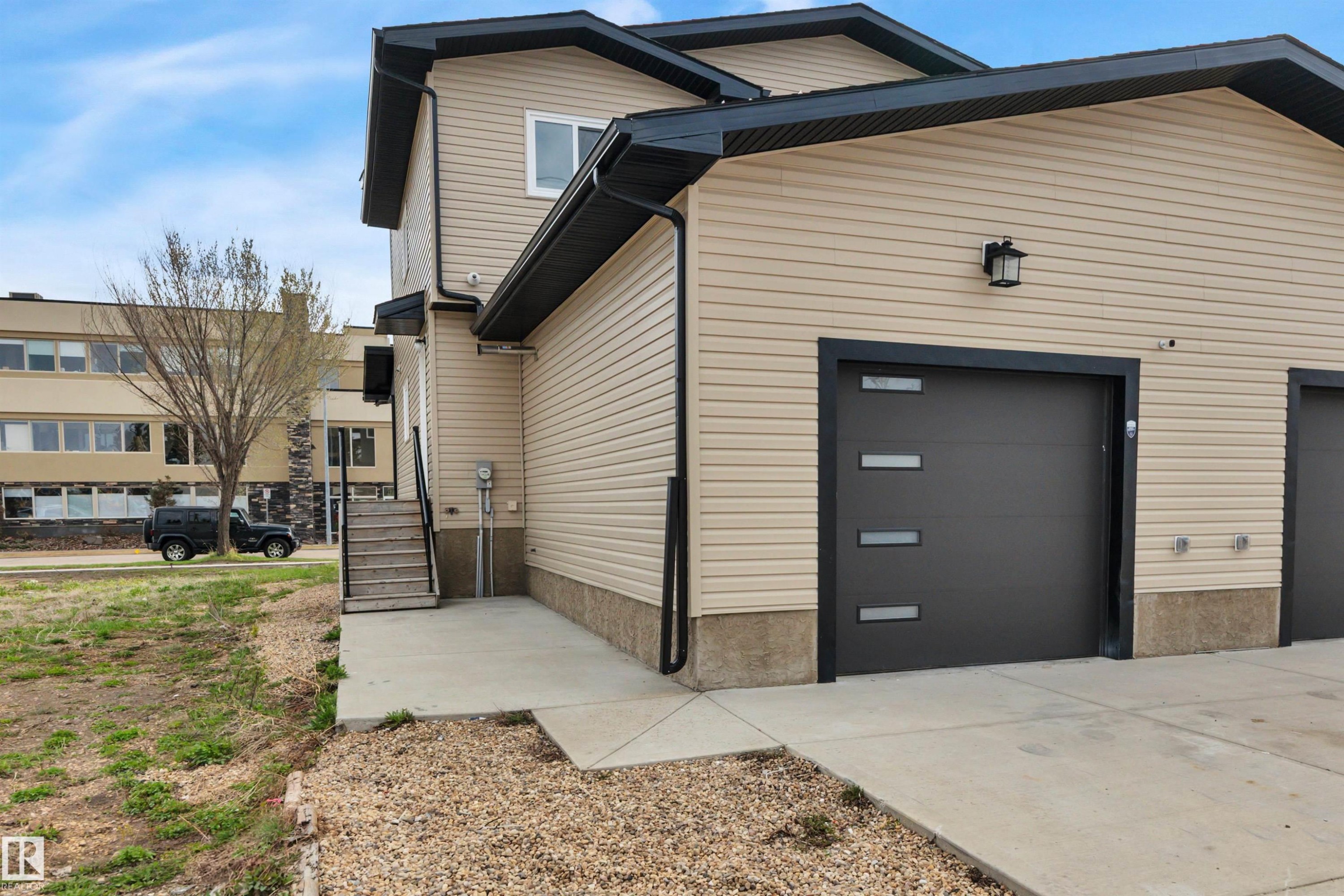 












5006 48 Ave

,
Leduc,




AB
T9E 7H7

