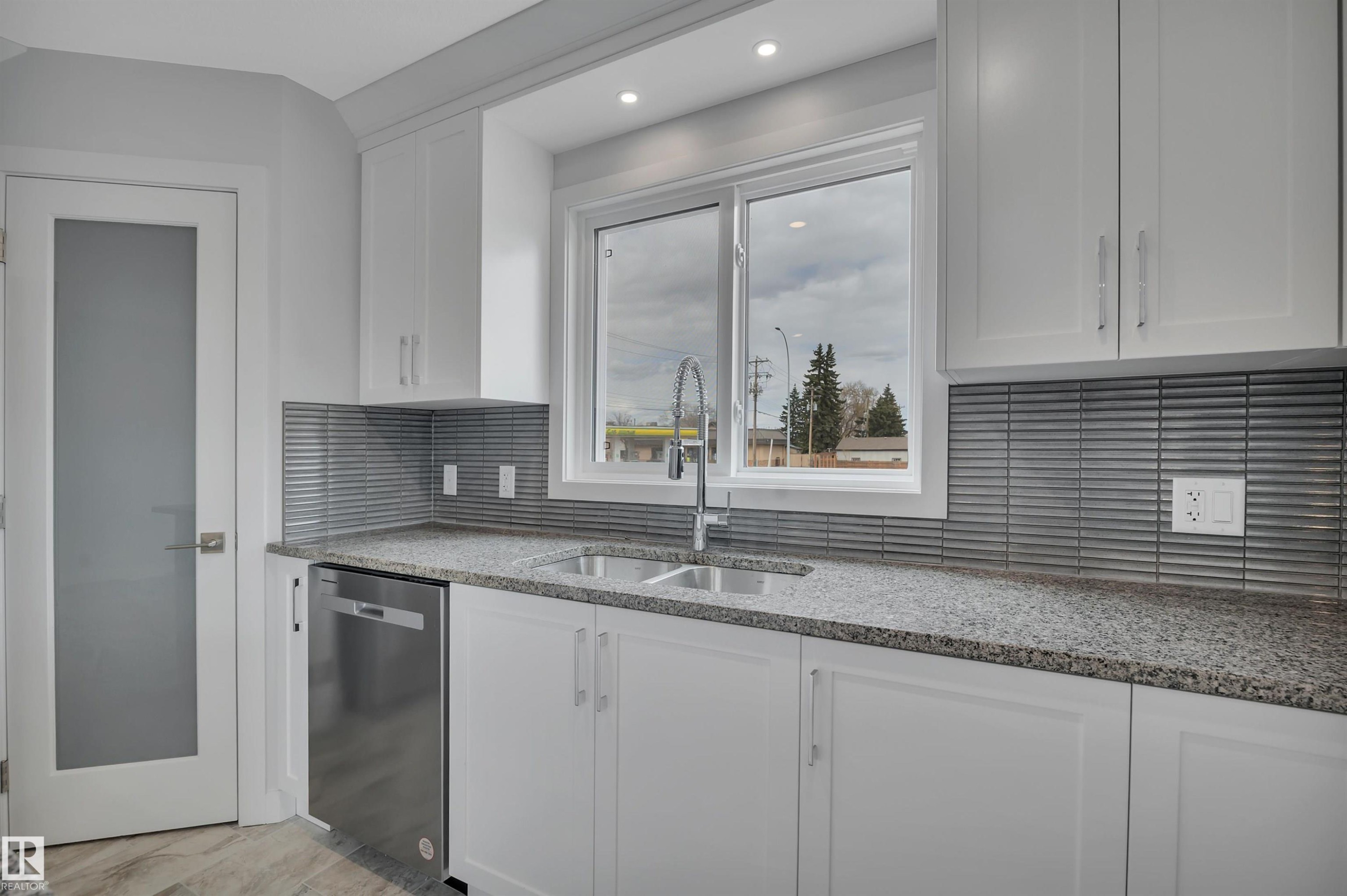 












5006 48 Ave

,
Leduc,




AB
T9E 7H7

