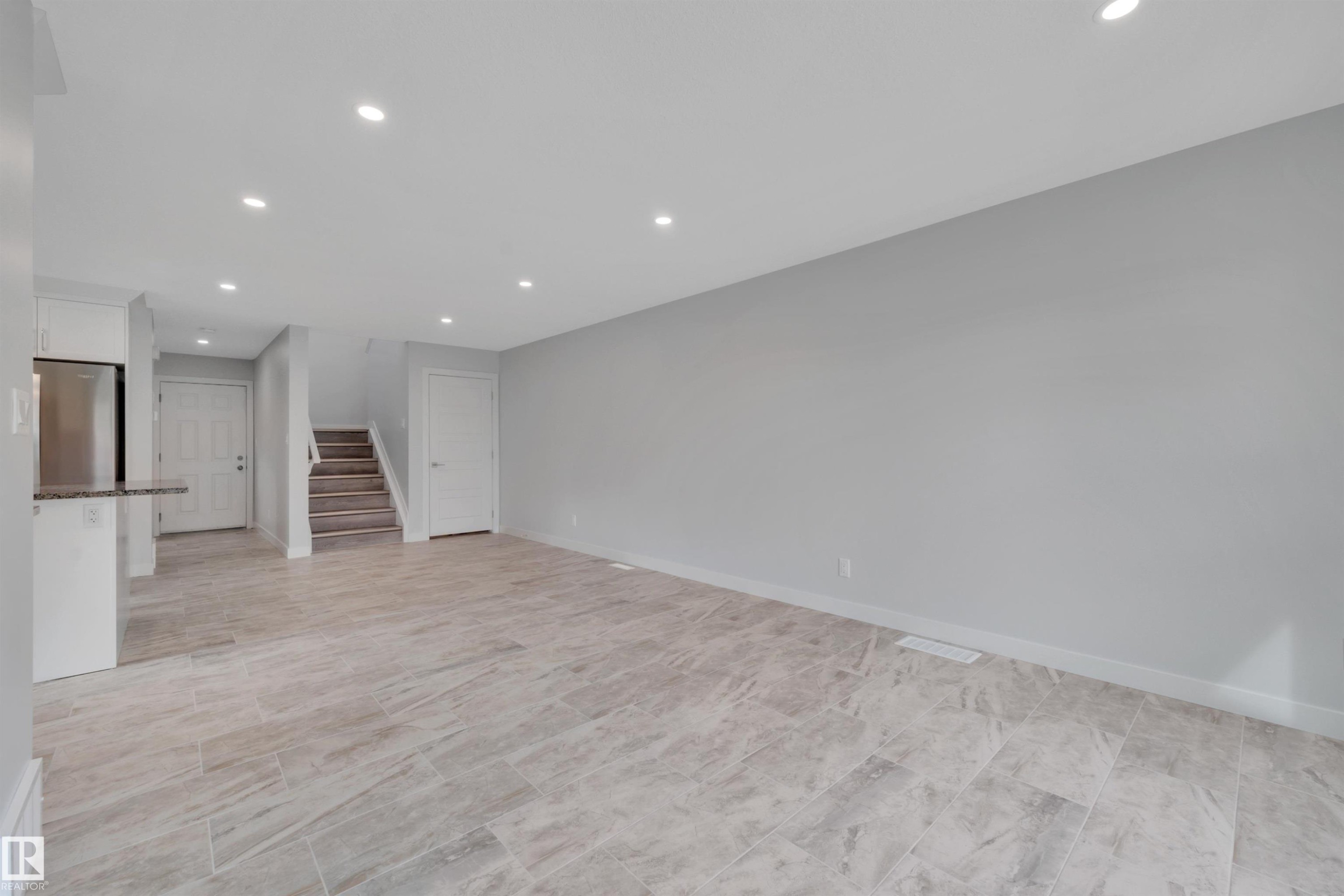 












5008 48 Ave

,
Leduc,




AB
T9E 7H7

