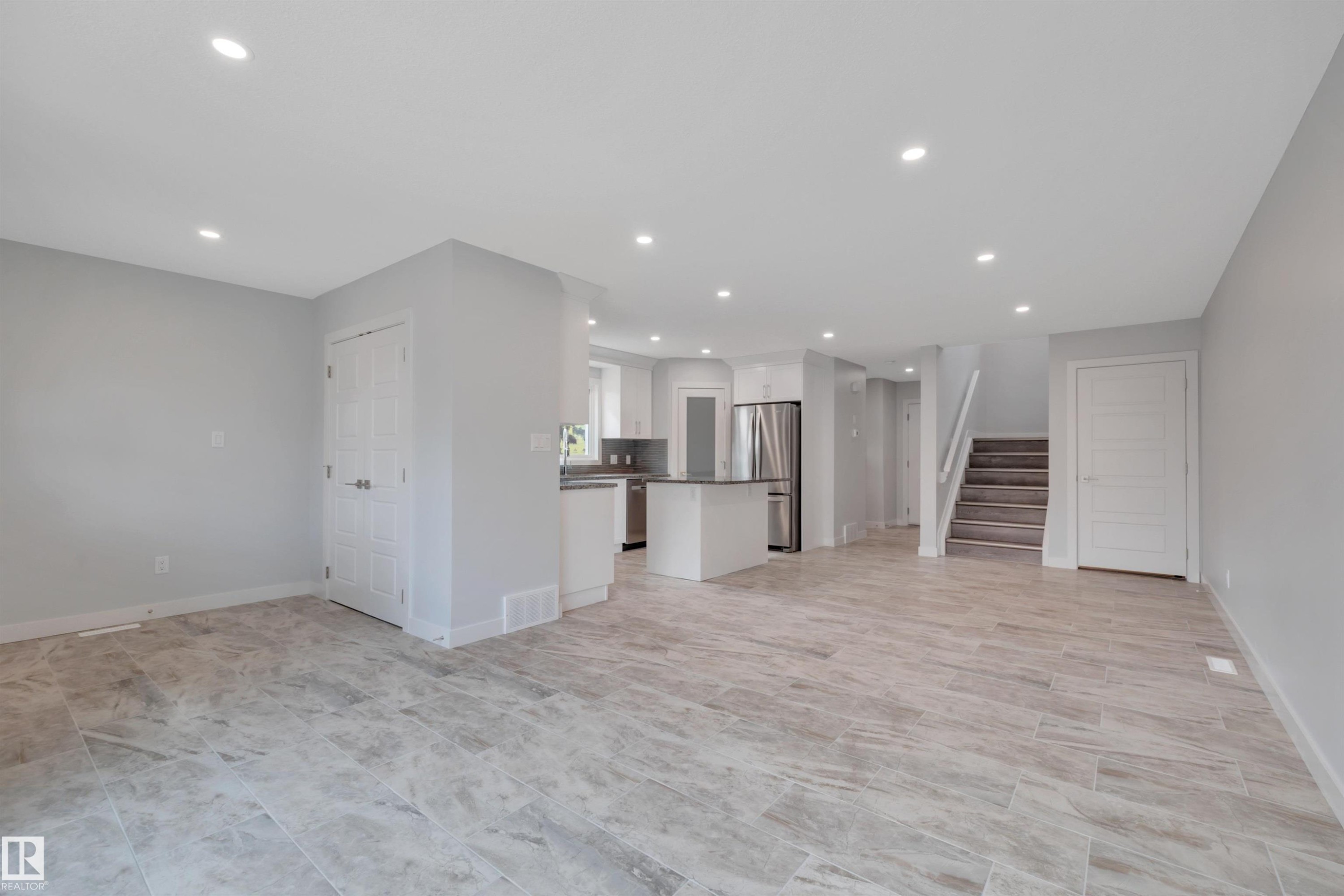 












5008 48 Ave

,
Leduc,




AB
T9E 7H7

