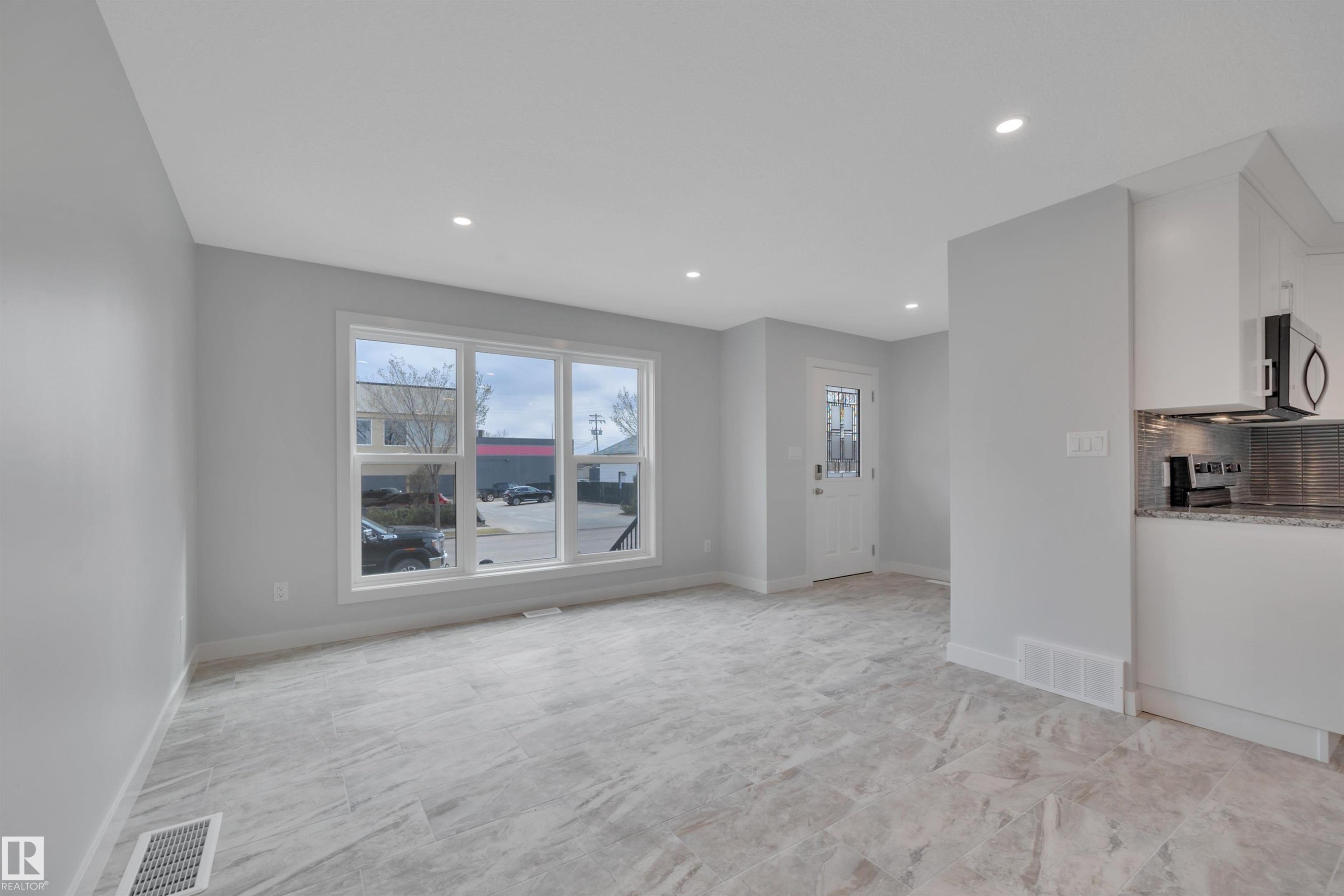 












5008 48 Ave

,
Leduc,




AB
T9E 7H7


