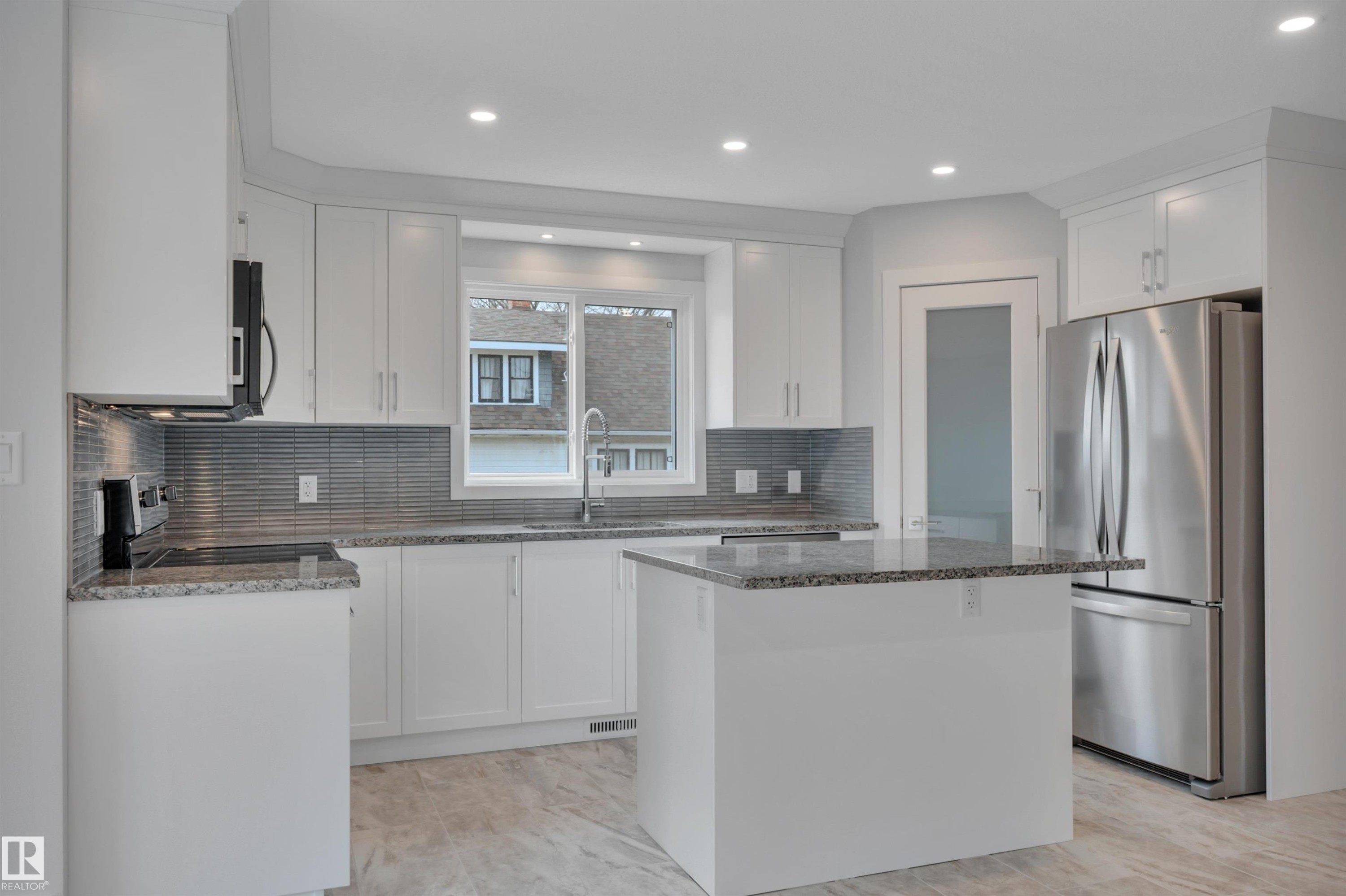 












5008 48 Ave

,
Leduc,




AB
T9E 7H7

