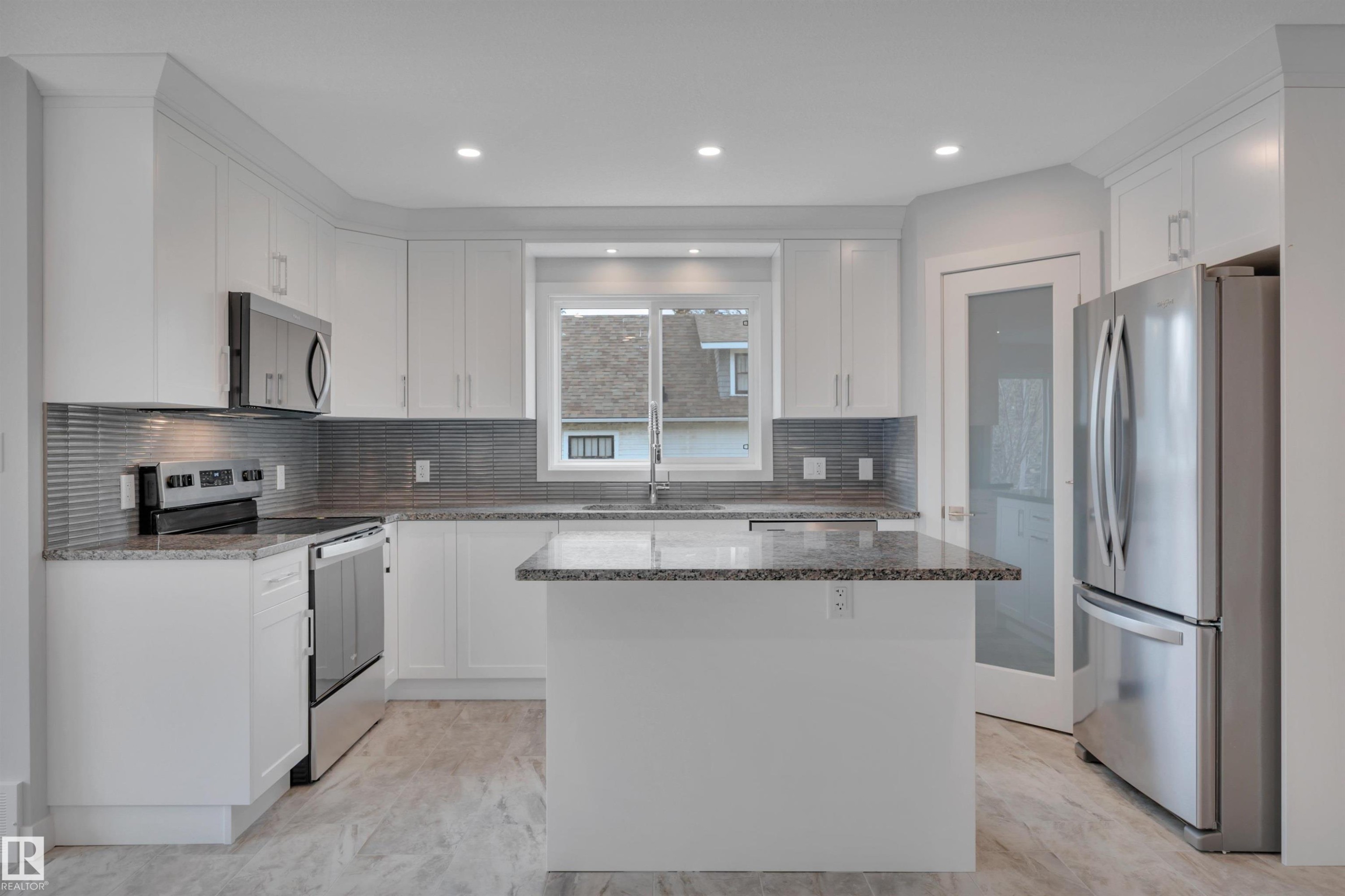 












5008 48 Ave

,
Leduc,




AB
T9E 7H7

