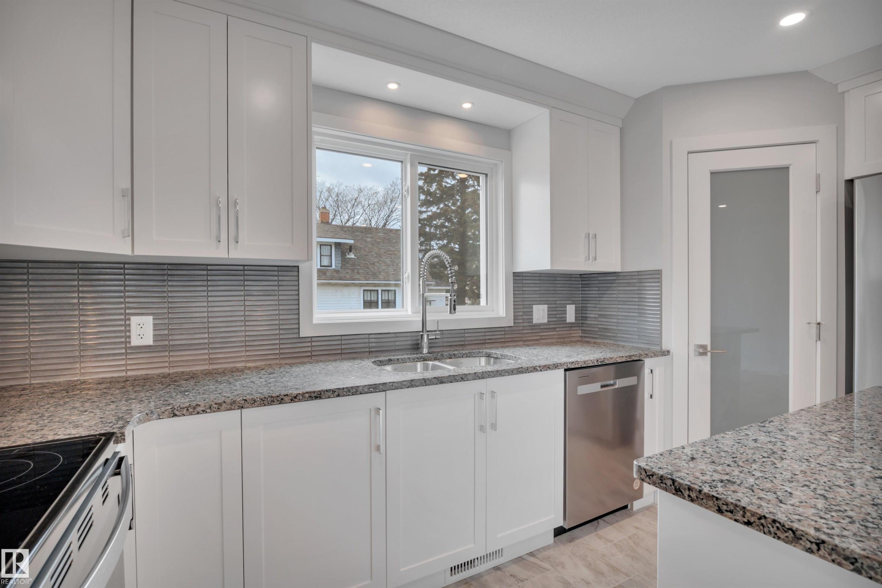 












5008 48 Ave

,
Leduc,




AB
T9E 7H7

