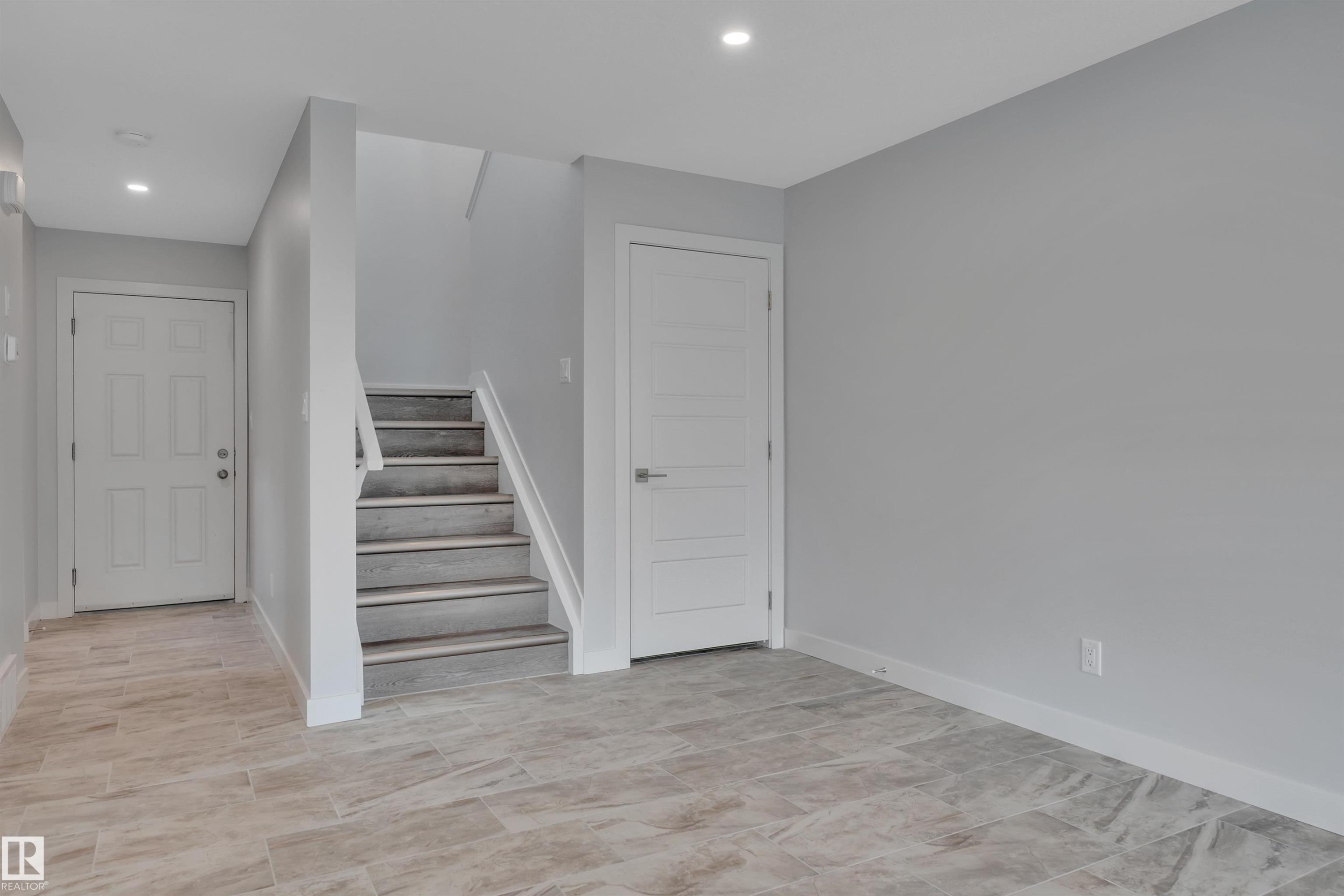 












5008 48 Ave

,
Leduc,




AB
T9E 7H7

