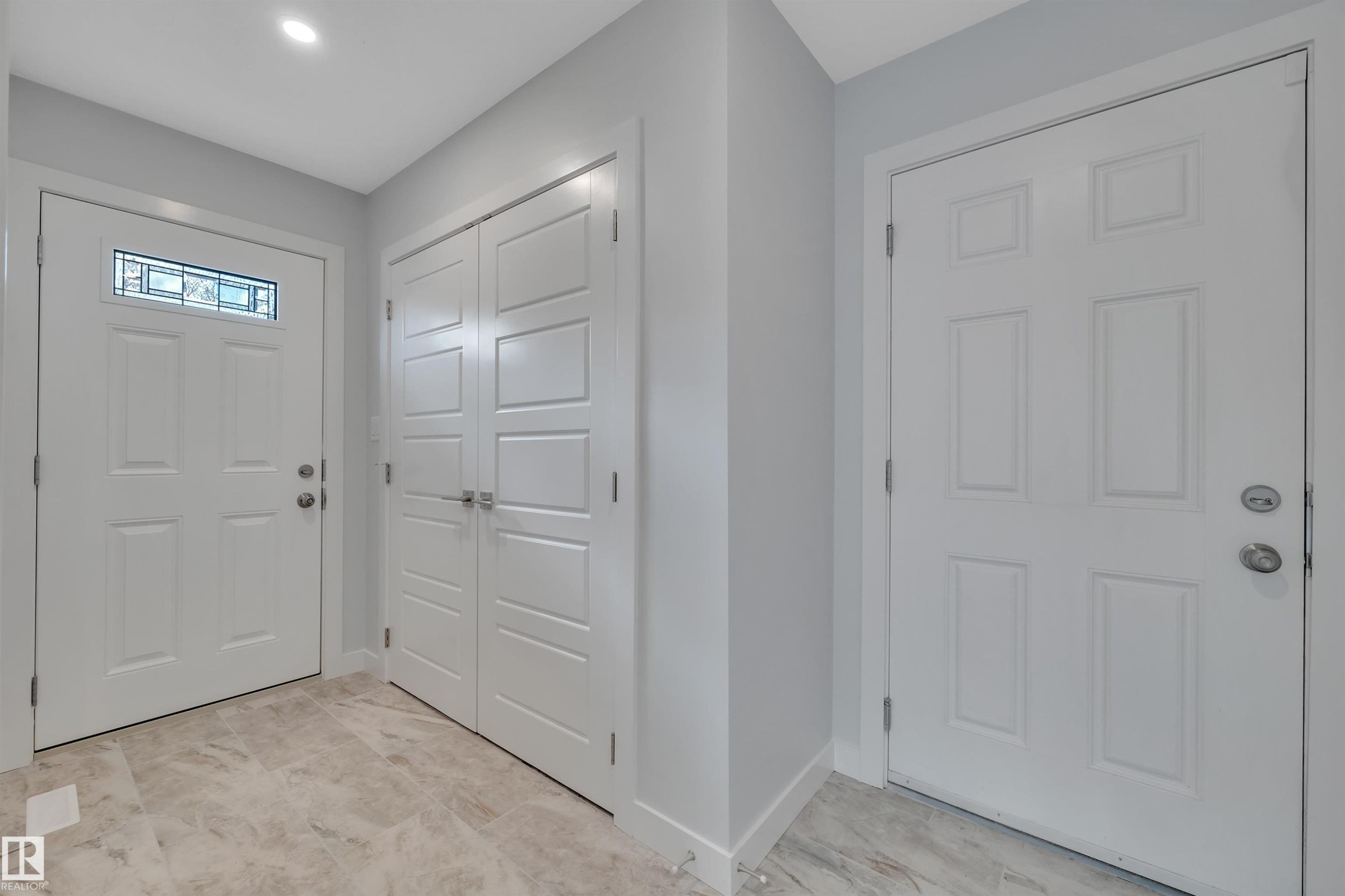 












5008 48 Ave

,
Leduc,




AB
T9E 7H7

