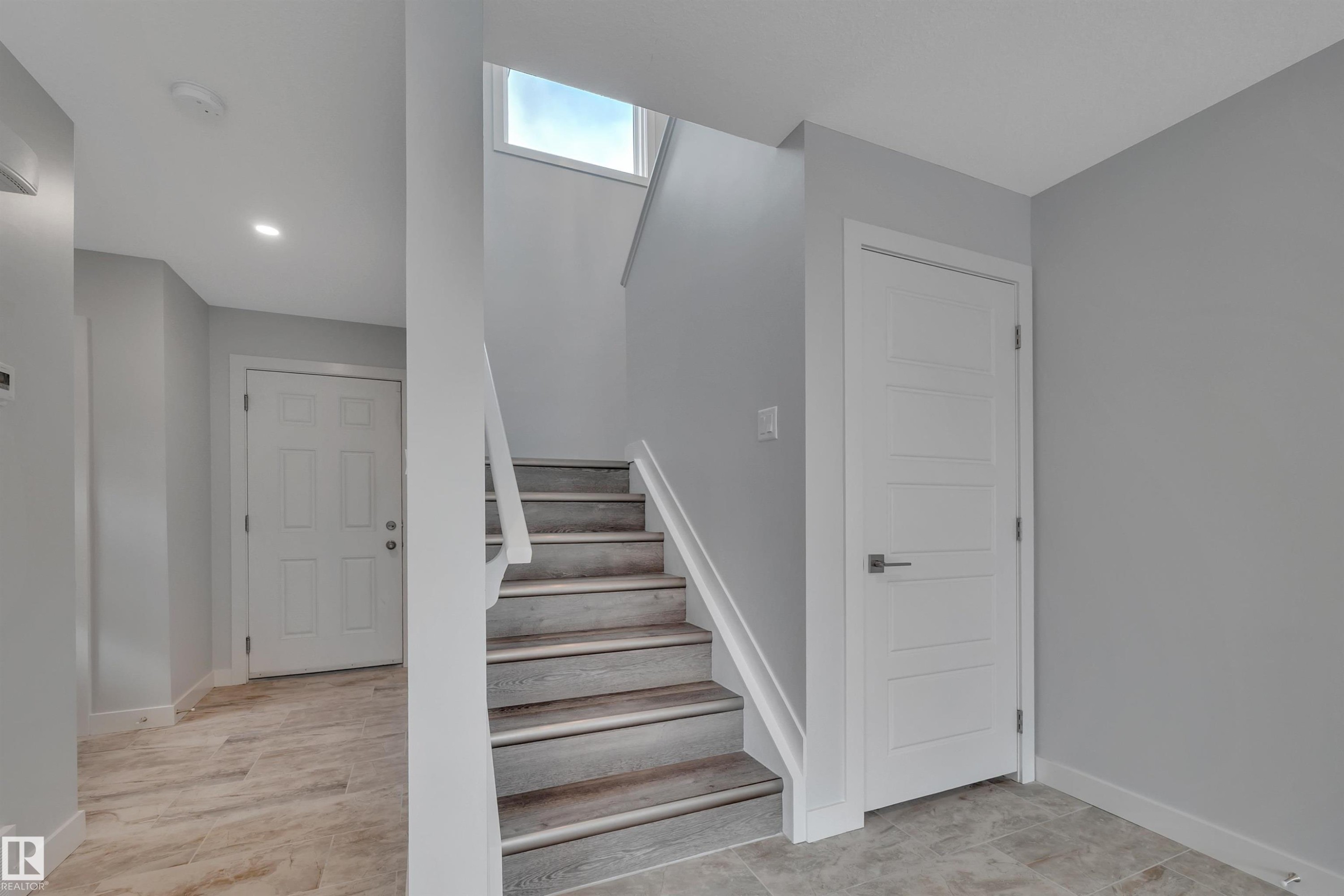 












5008 48 Ave

,
Leduc,




AB
T9E 7H7

