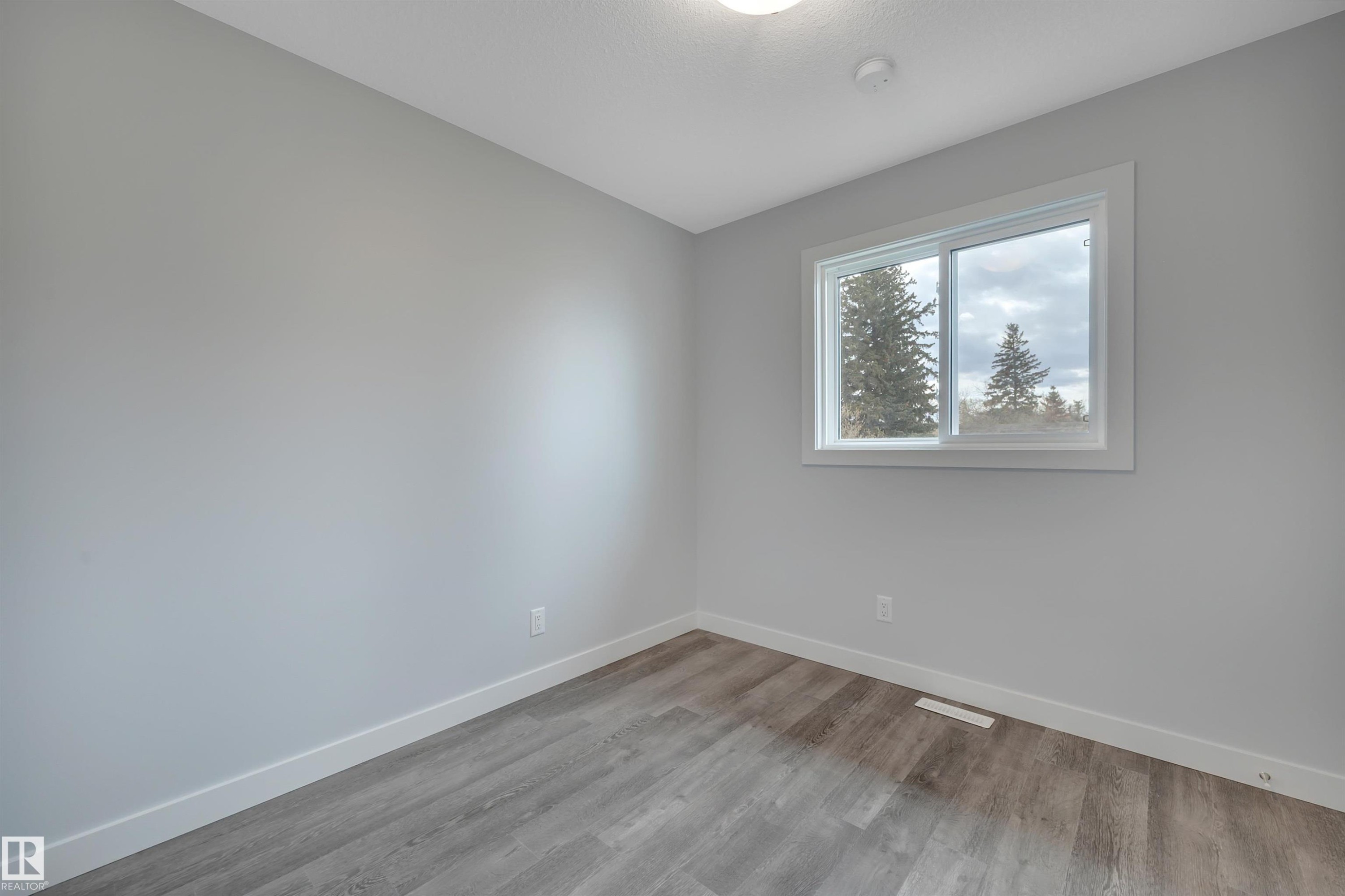 












5008 48 Ave

,
Leduc,




AB
T9E 7H7

