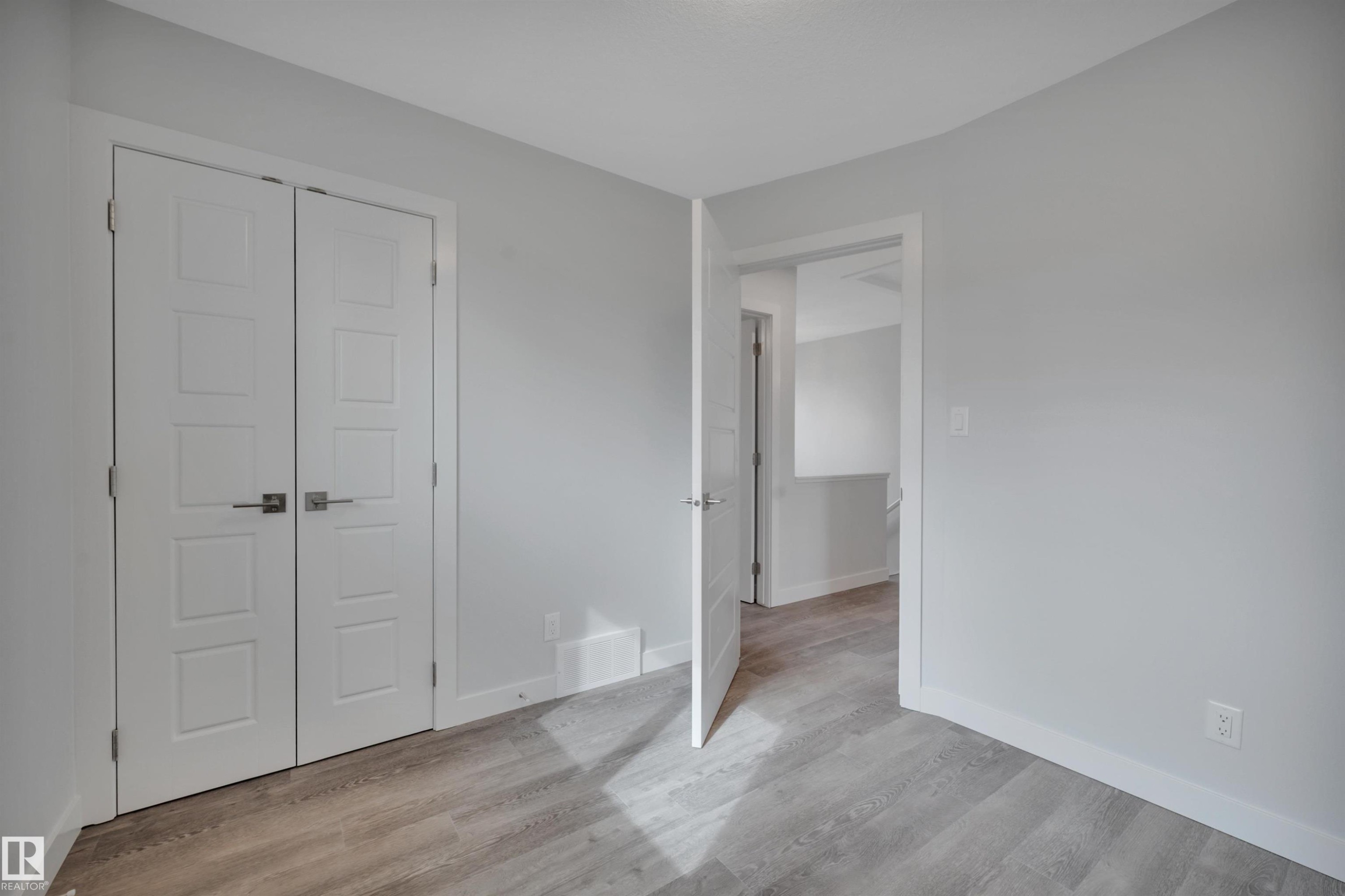 












5008 48 Ave

,
Leduc,




AB
T9E 7H7


