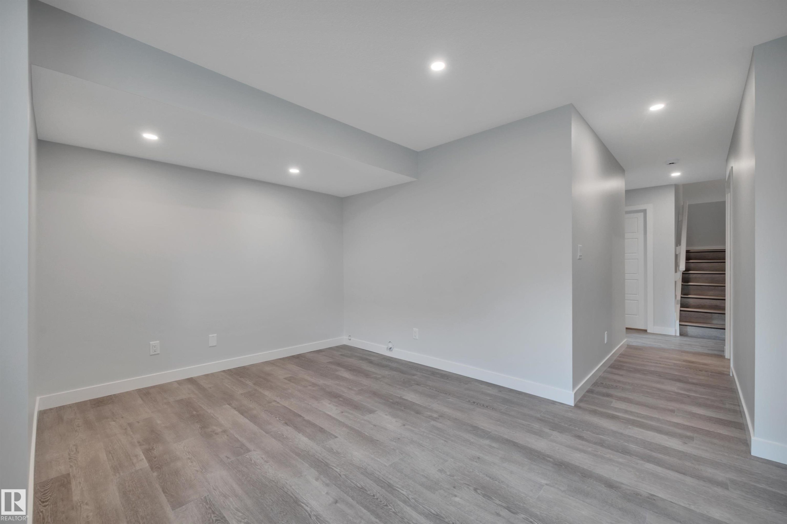 












5008 48 Ave

,
Leduc,




AB
T9E 7H7

