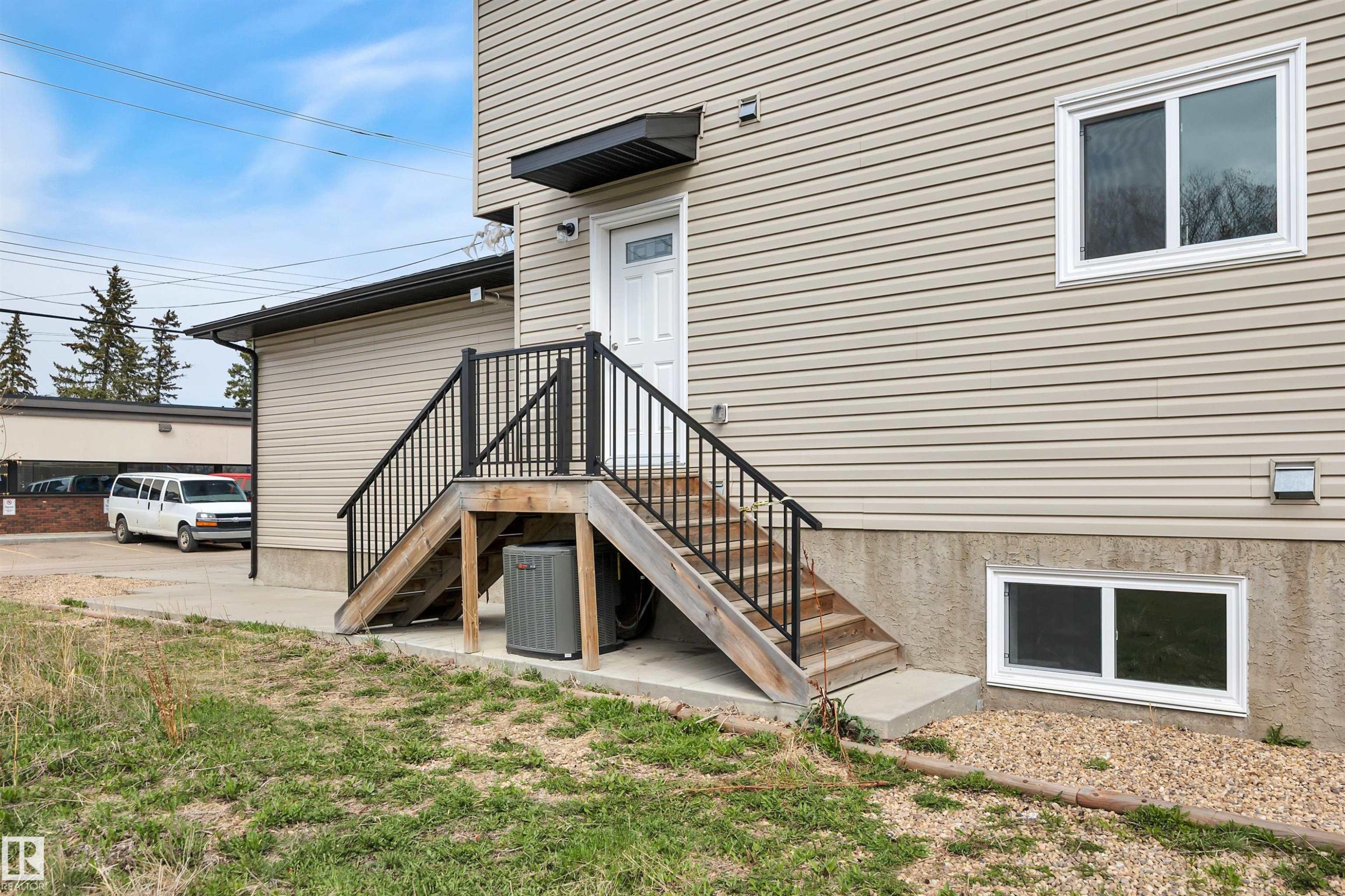 












5008 48 Ave

,
Leduc,




AB
T9E 7H7

