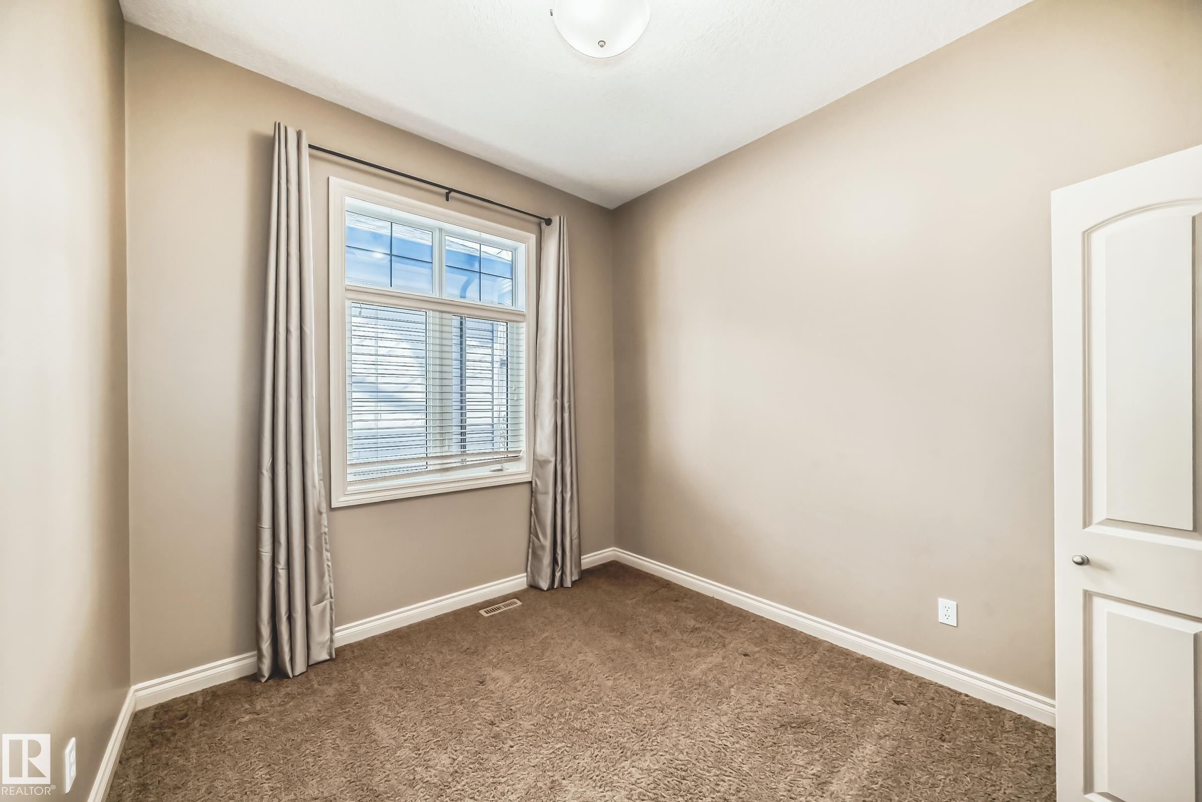 












13 12610 15 Avenue

,
Edmonton,




AB
T6W 1X1

