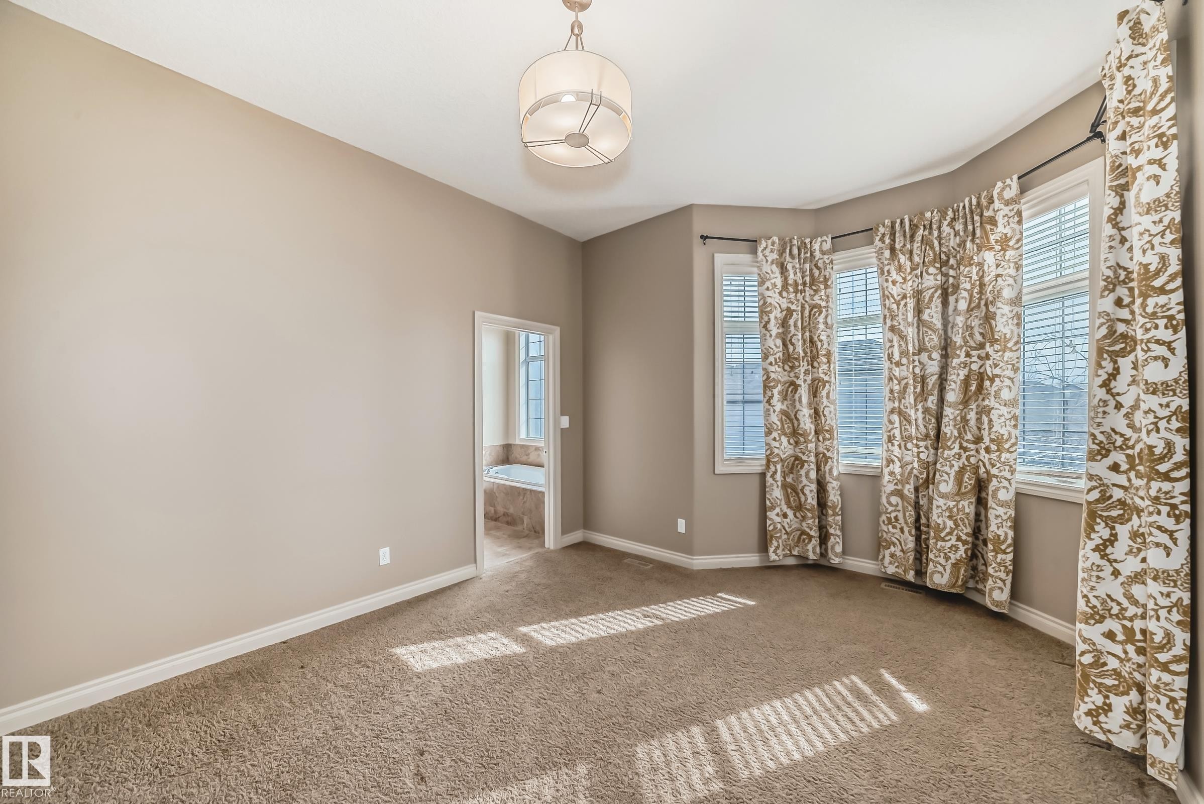 












13 12610 15 Avenue

,
Edmonton,




AB
T6W 1X1

